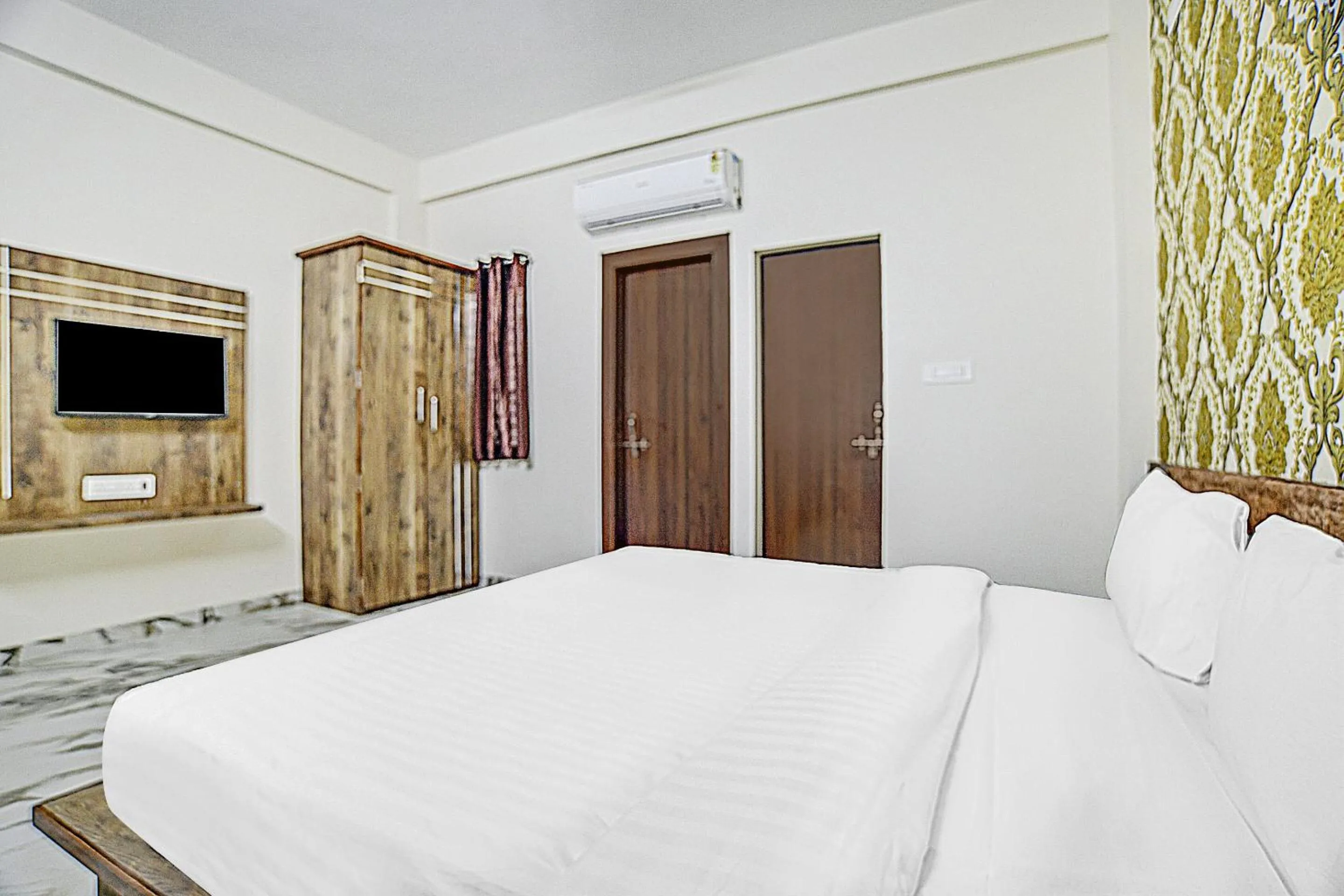 Bedroom, Bed in Super Collection O Verena