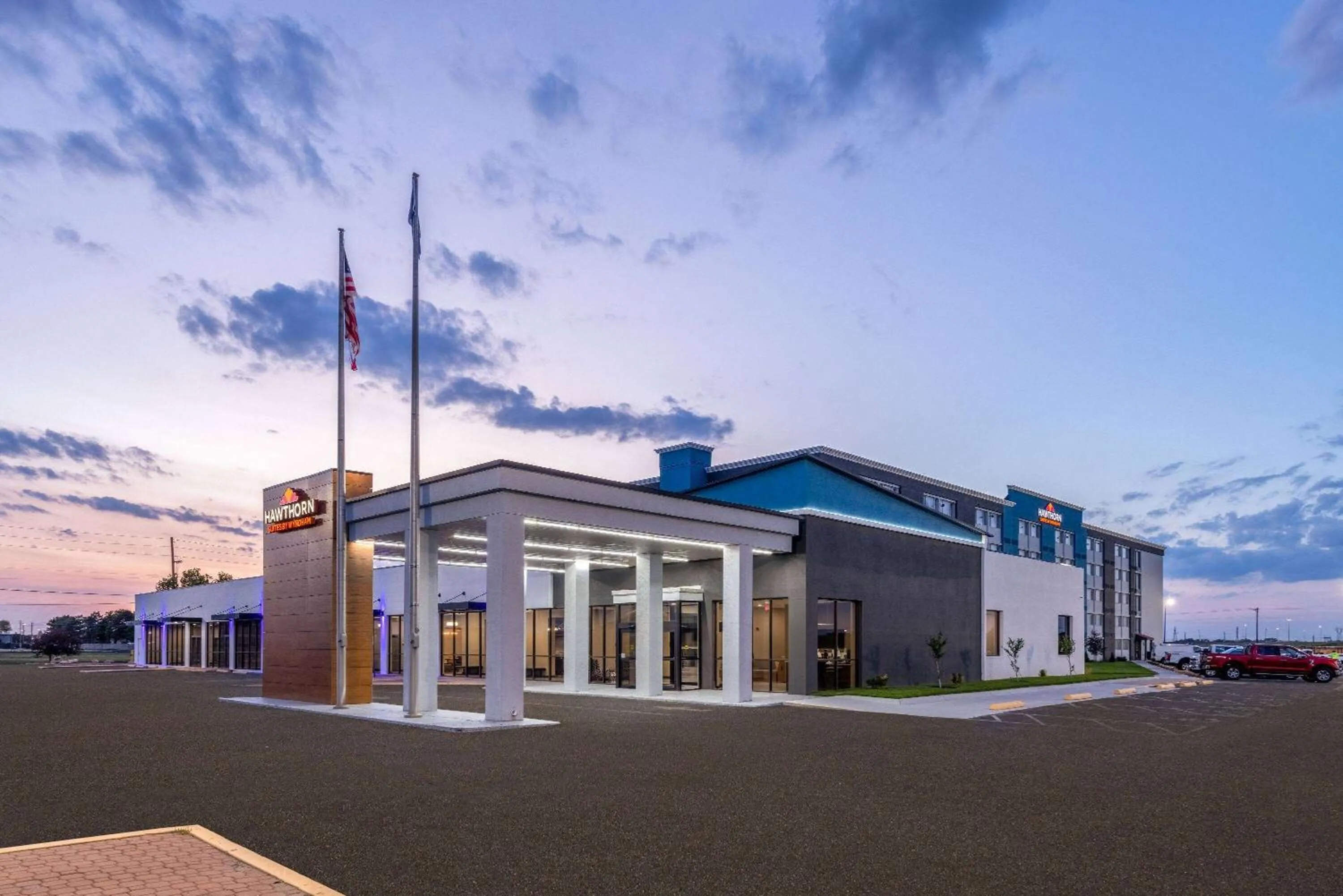 Property building in Hawthorn Extended Stay by Wyndham Wichita Airport