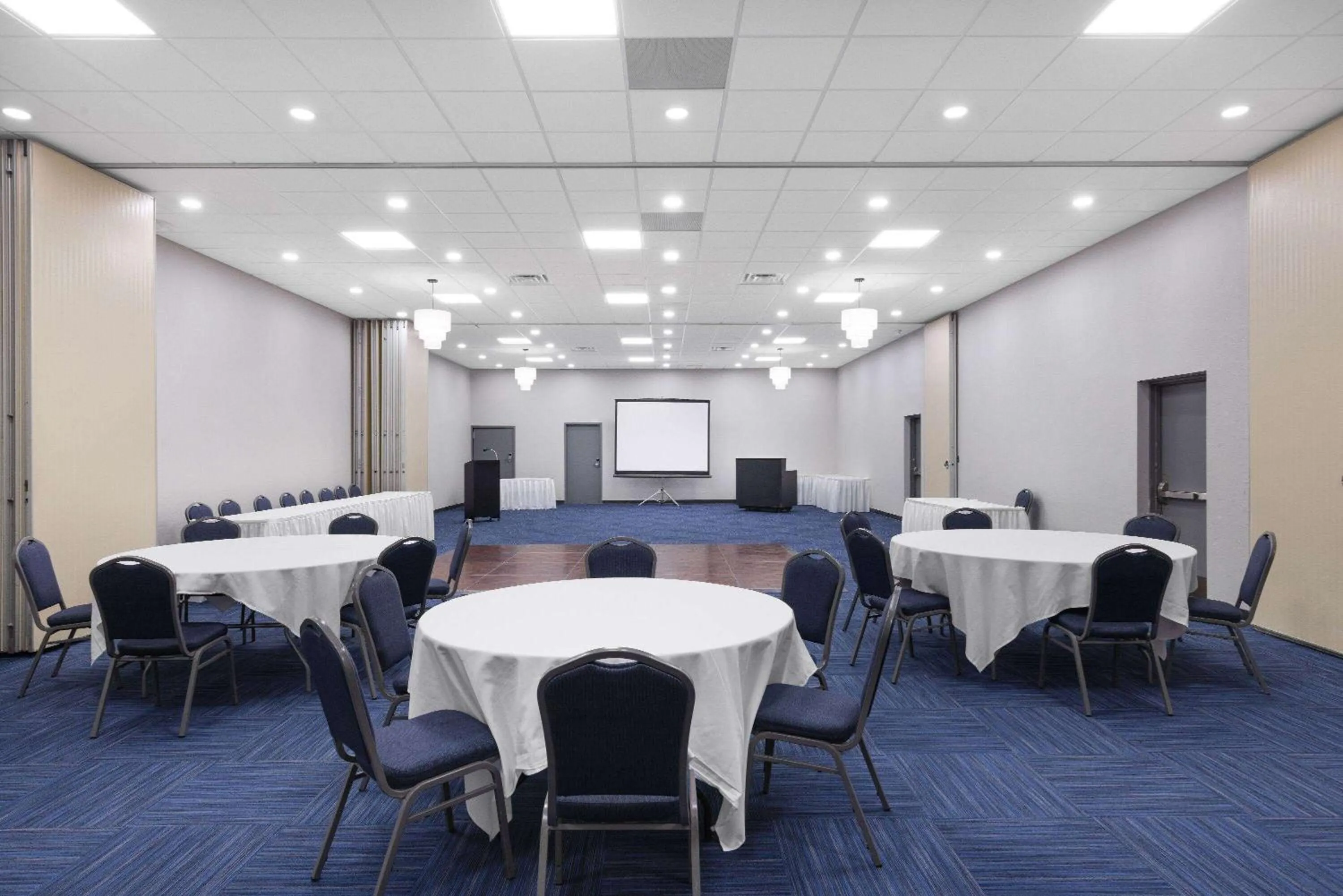 Banquet/Function facilities in Hawthorn Extended Stay by Wyndham Wichita Airport