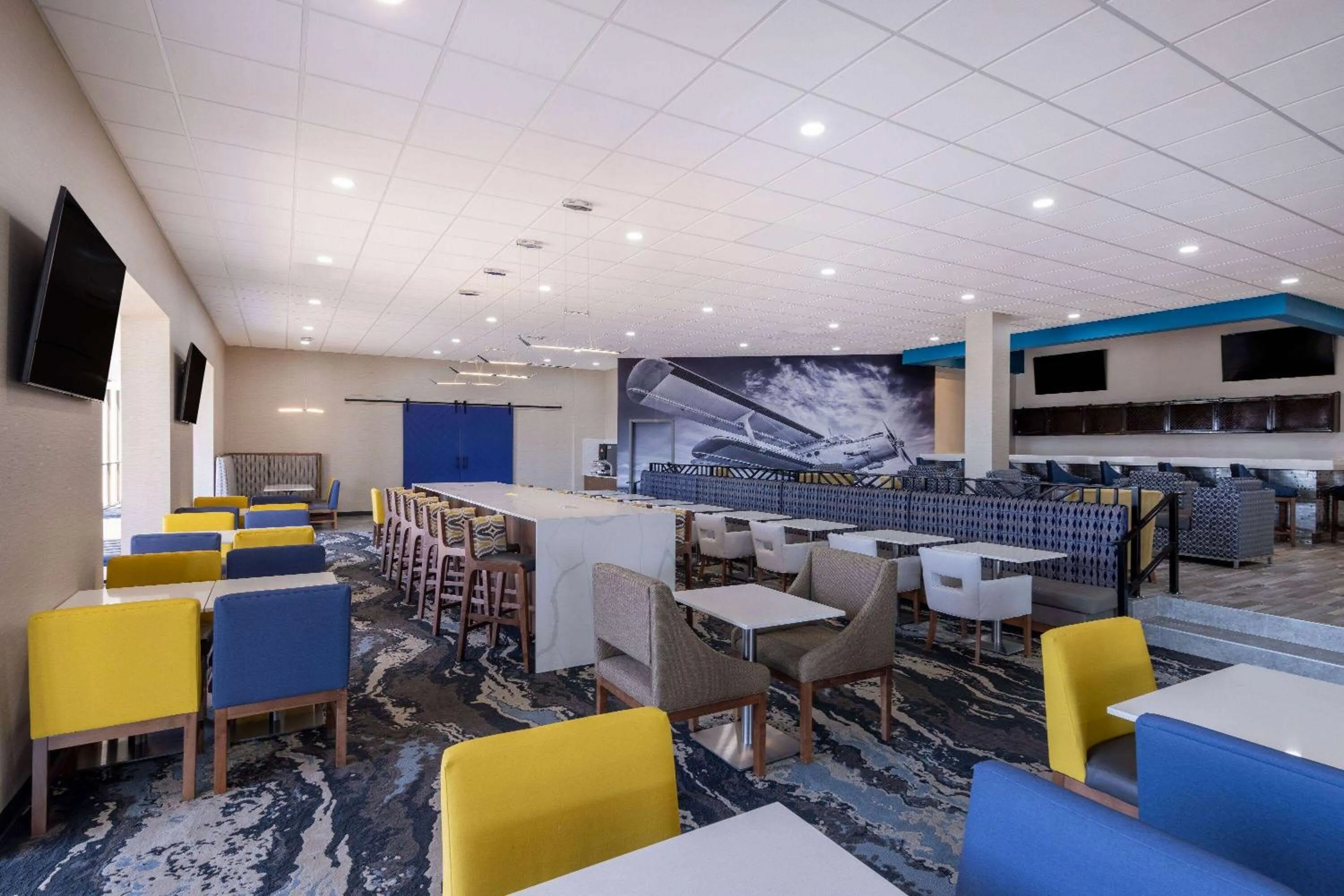 Lobby or reception in Hawthorn Extended Stay by Wyndham Wichita Airport