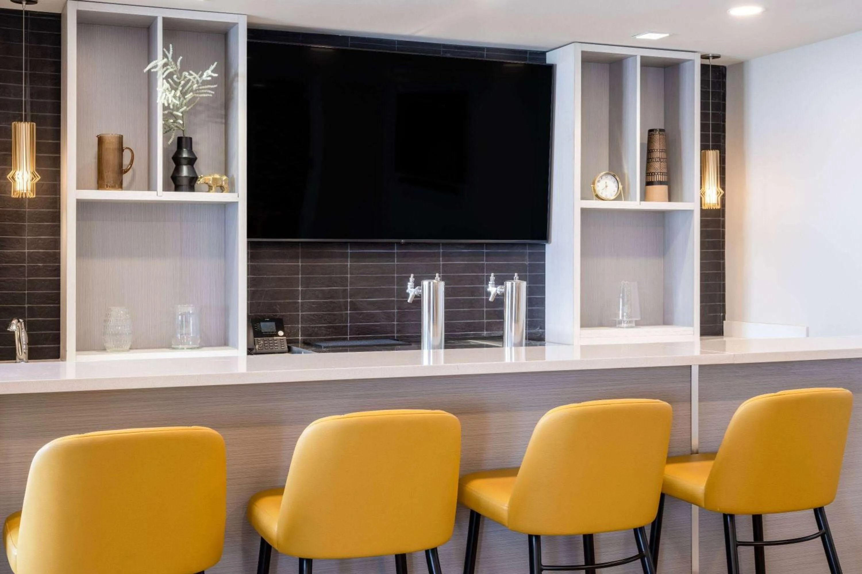 Restaurant/places to eat in Microtel Inn & Suites by Wyndham Kanata Ottawa West