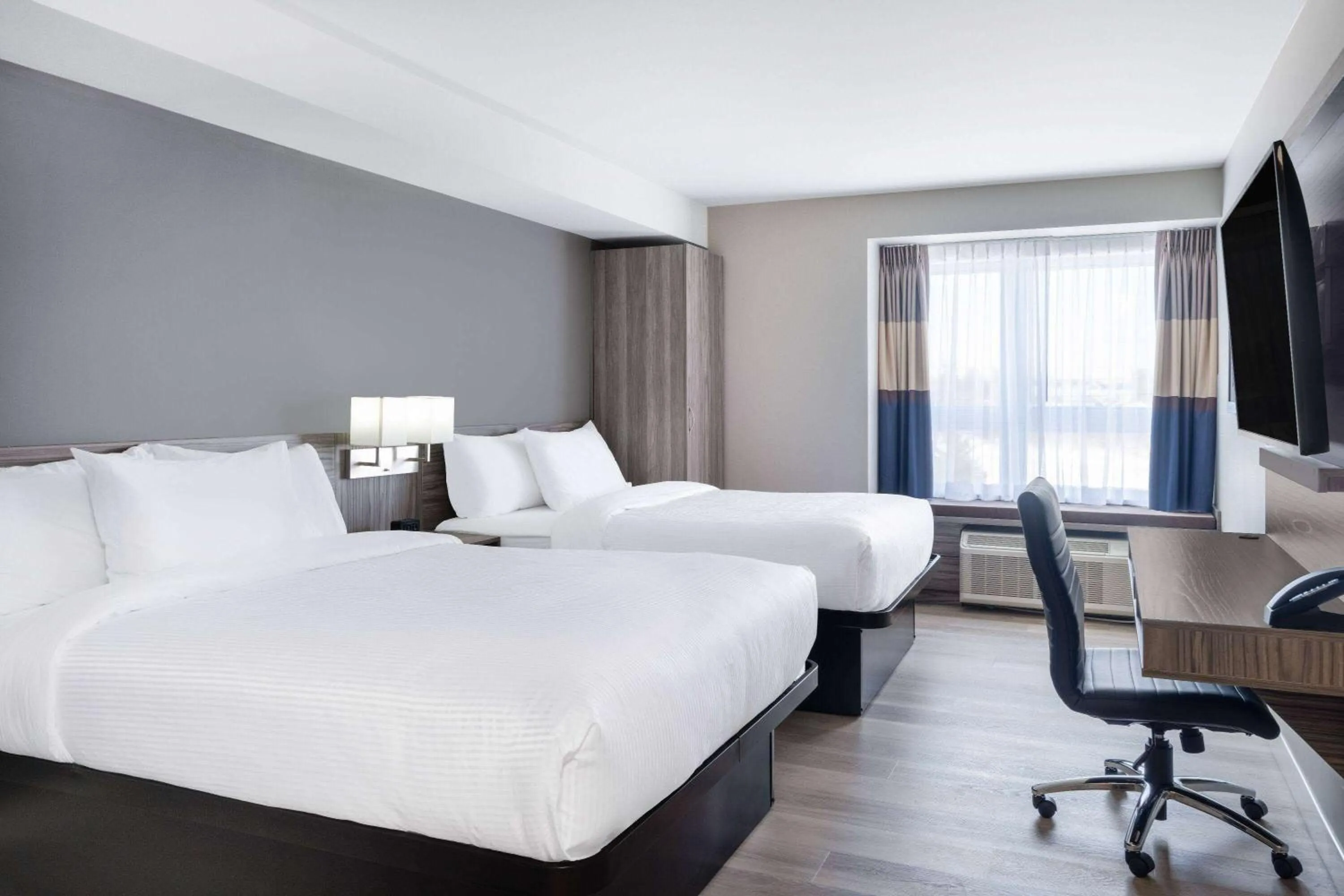 Photo of the whole room, Bed in Microtel Inn & Suites by Wyndham Kanata Ottawa West