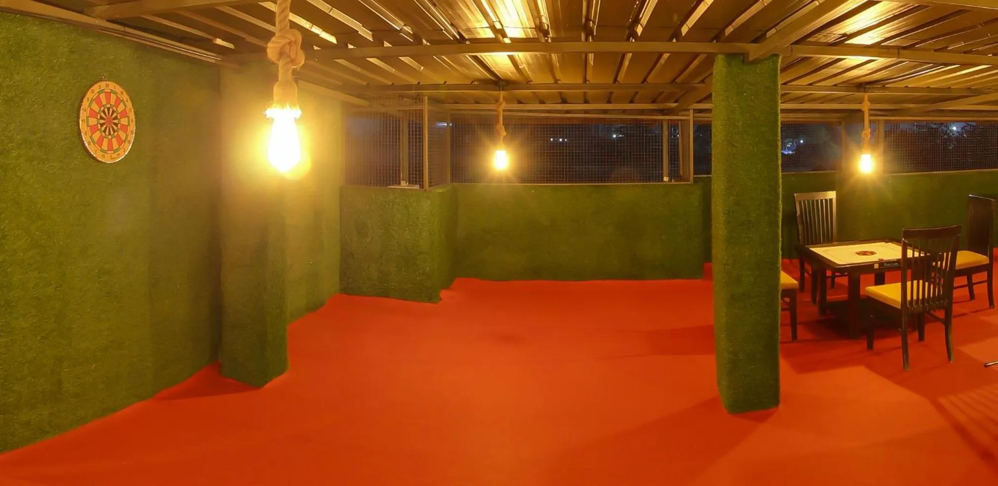 Restaurant/places to eat in Hotel Rain Sky Inn