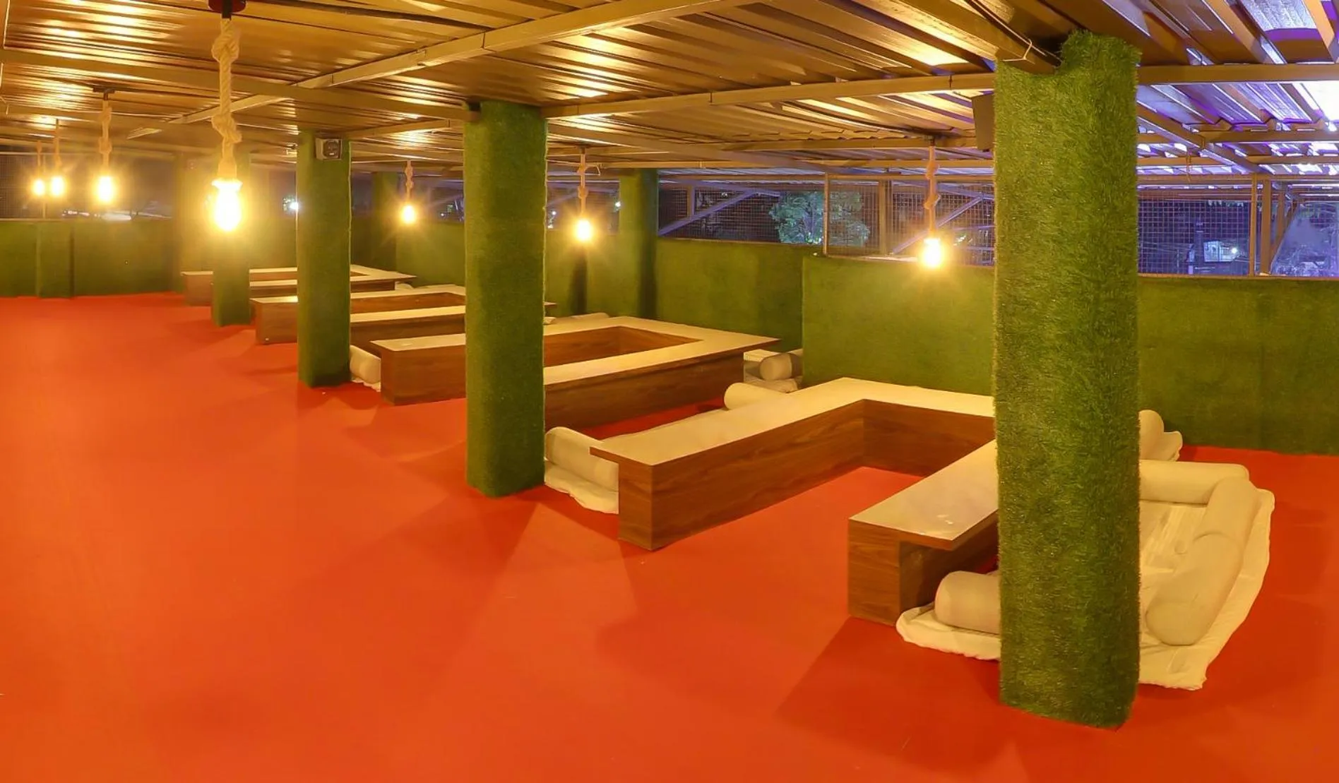 Nightclub / DJ in Hotel Rain Sky Inn