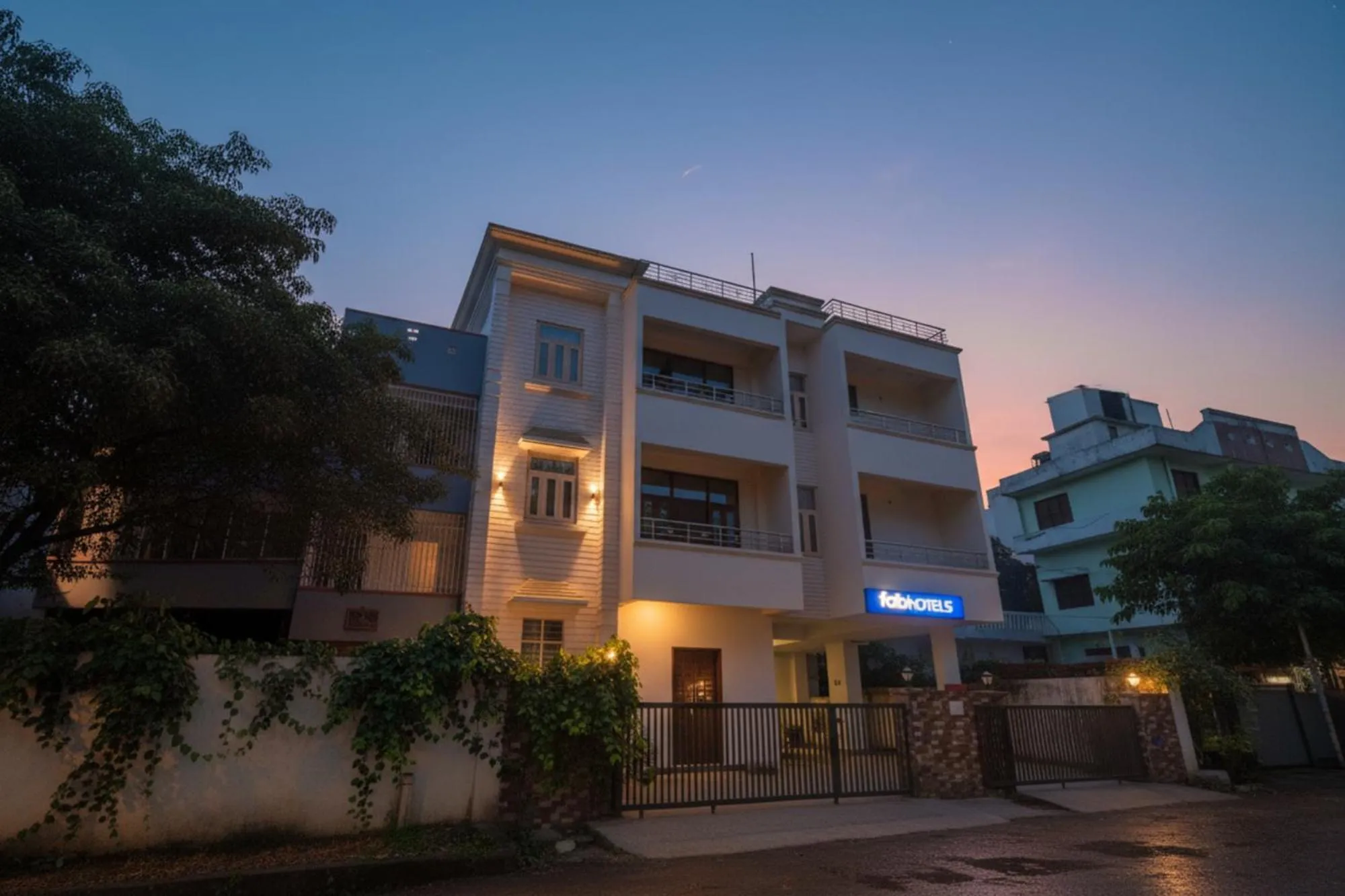 Facade/entrance in FabHotel Buddha Residency