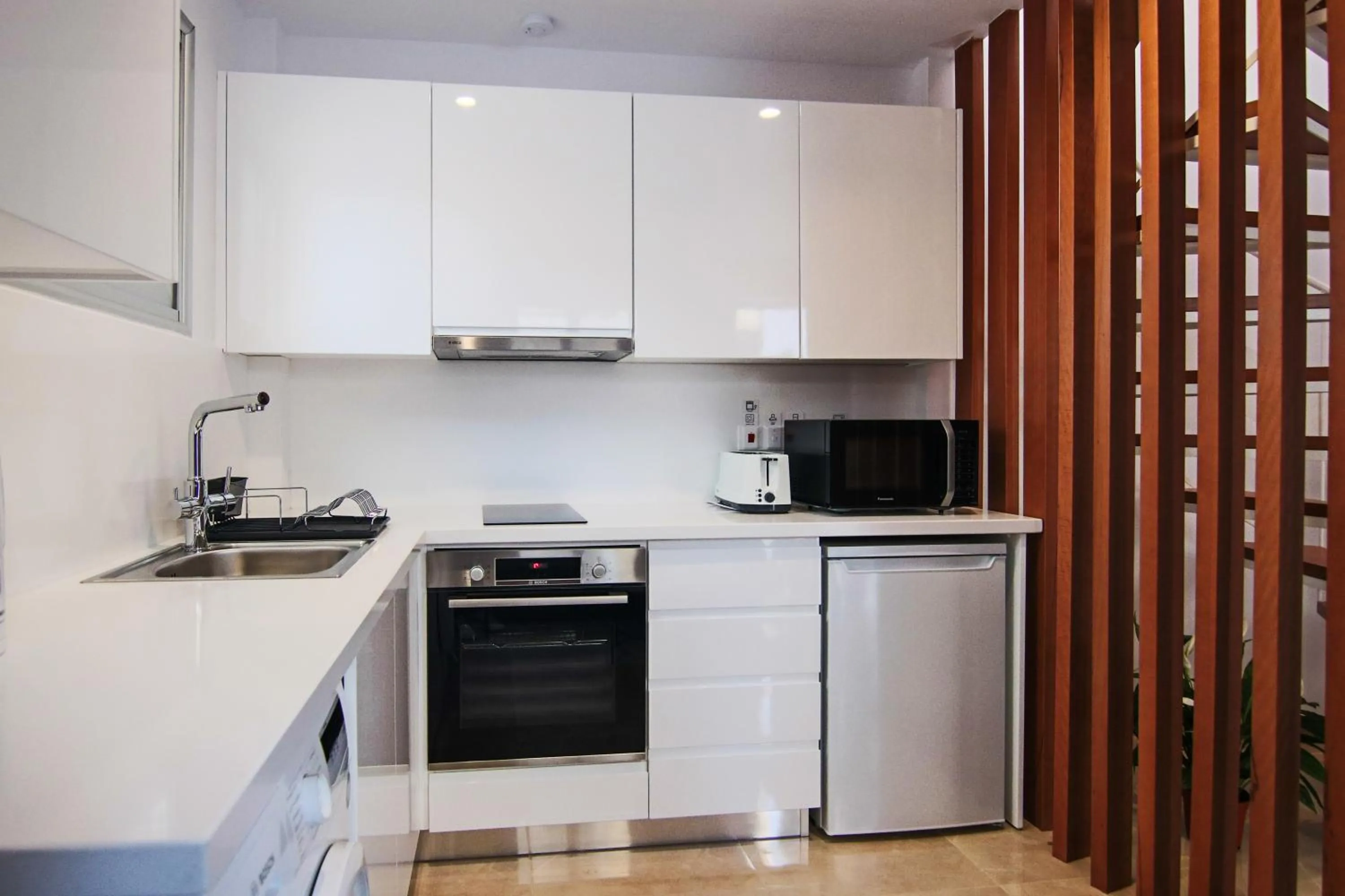 Kitchen or kitchenette in Phaedrus Living: Luxury Maisonette Lighthouse 60