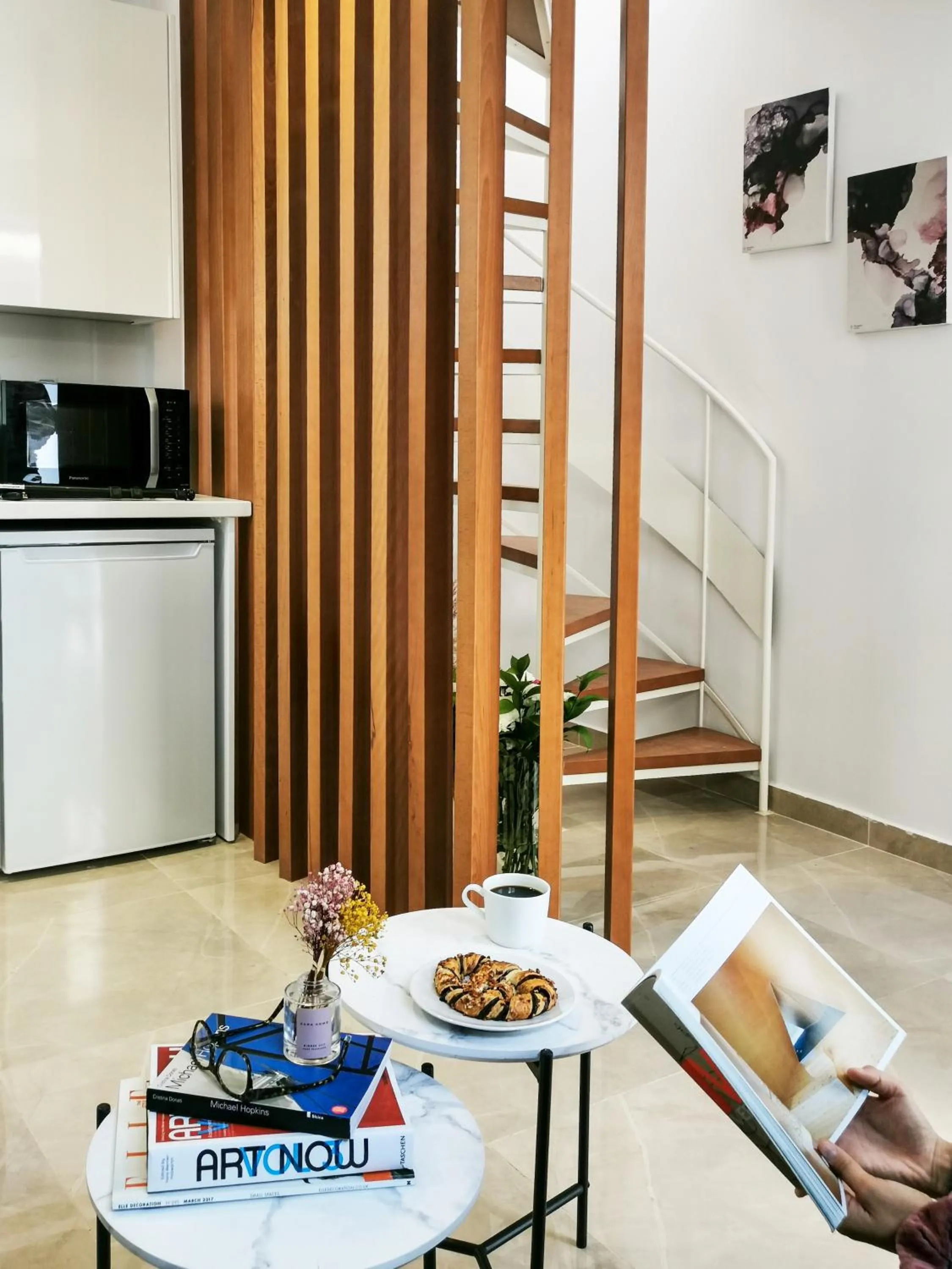 Living room in Phaedrus Living: Luxury Maisonette Lighthouse 60