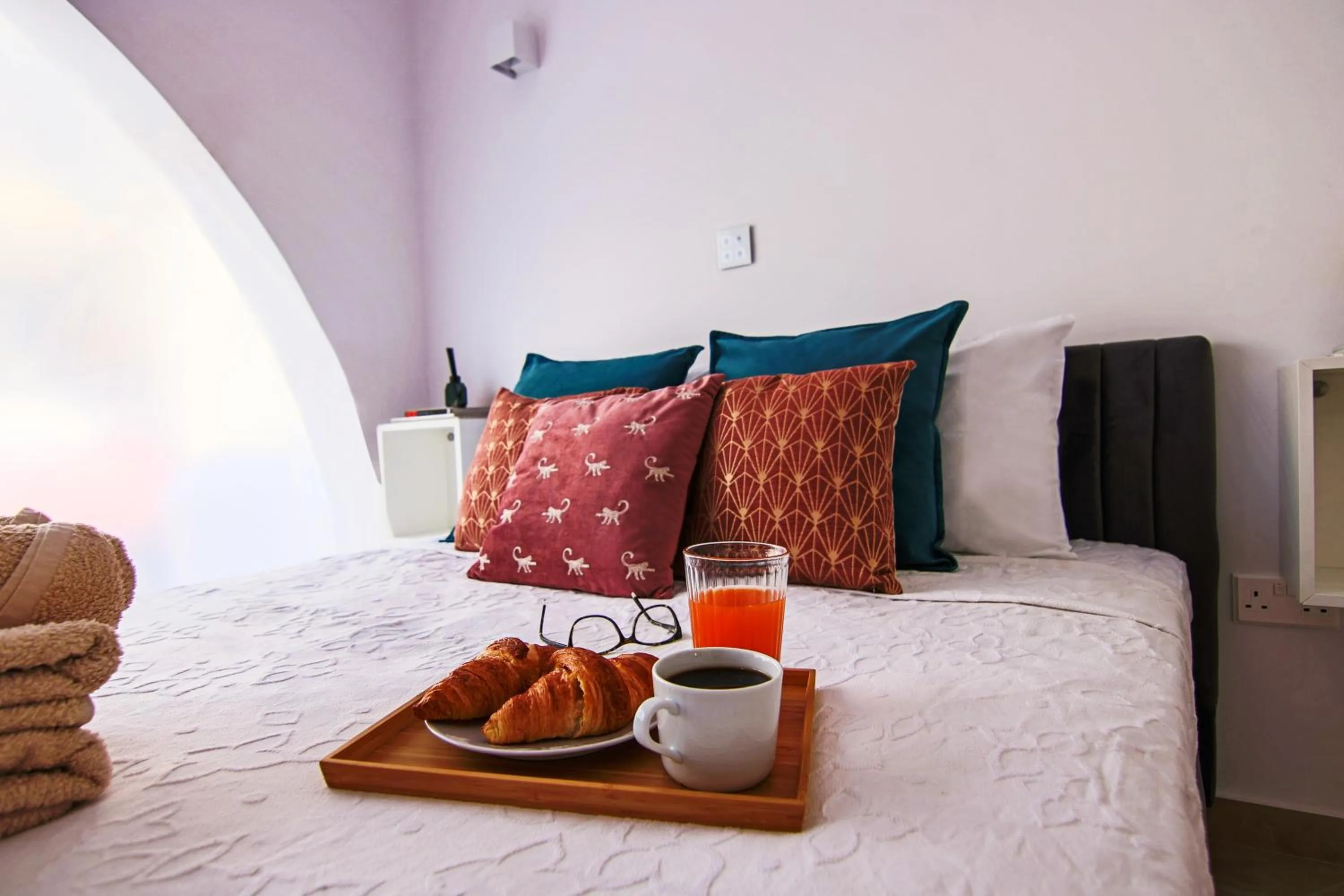 Bed in Phaedrus Living: Luxury Maisonette Lighthouse 60