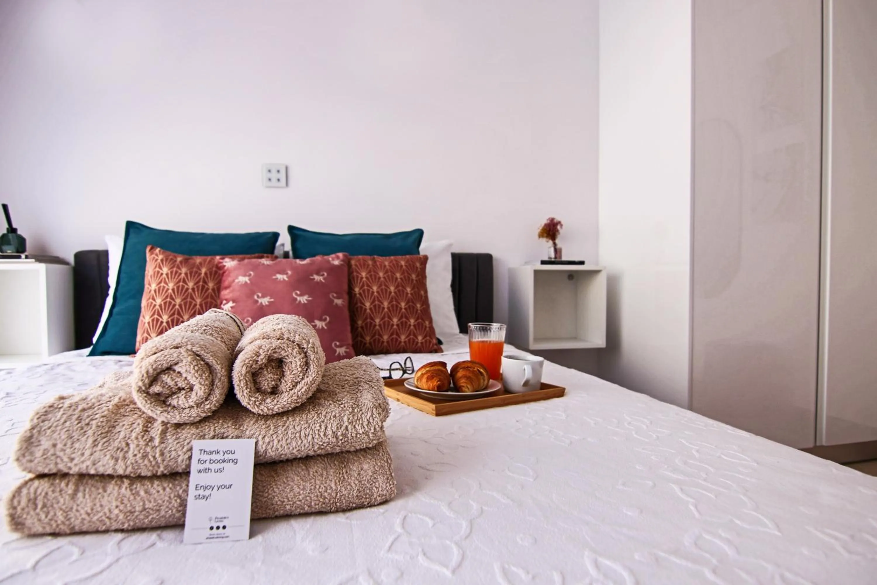 Bed in Phaedrus Living: Luxury Maisonette Lighthouse 60