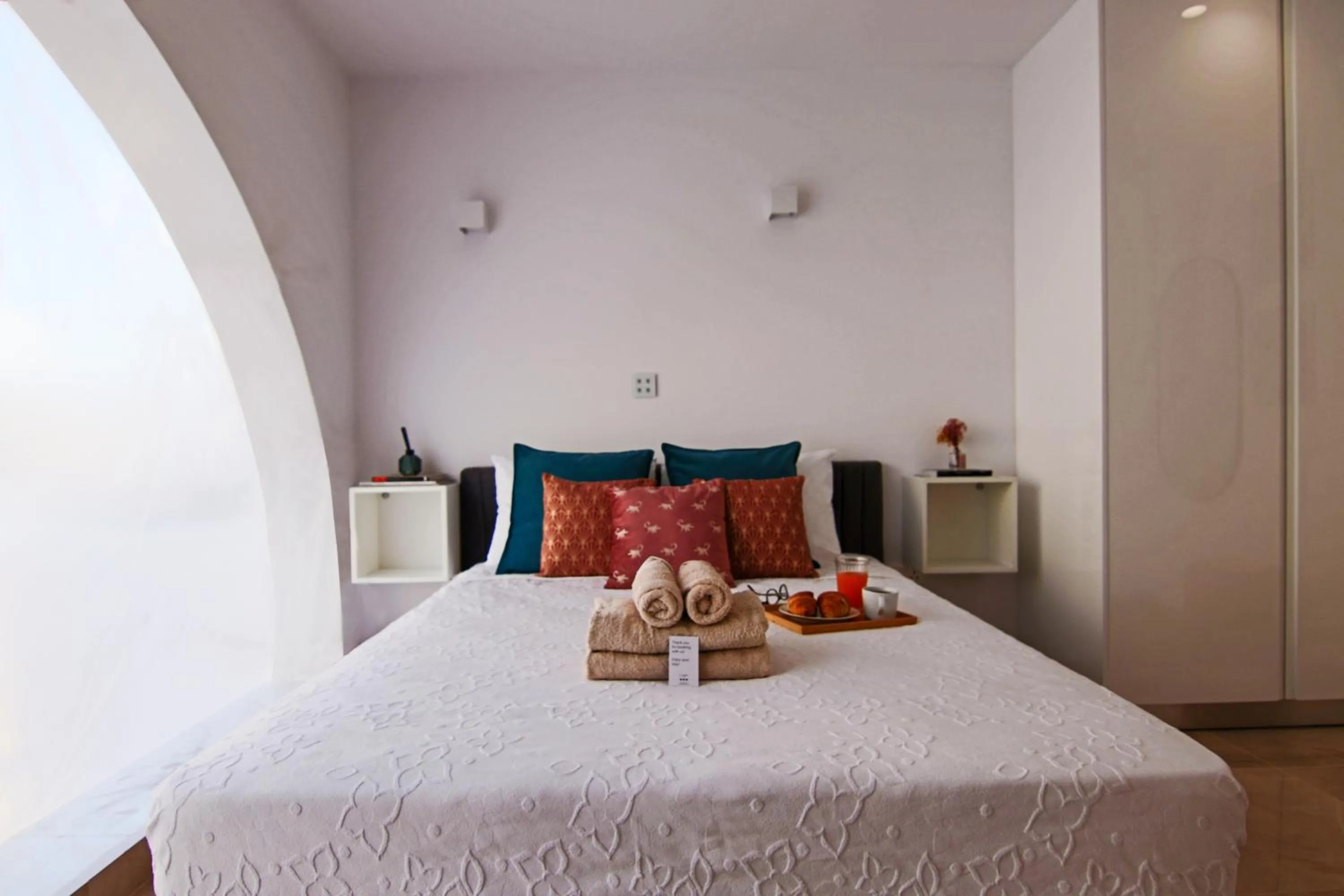 Bed in Phaedrus Living: Luxury Maisonette Lighthouse 60