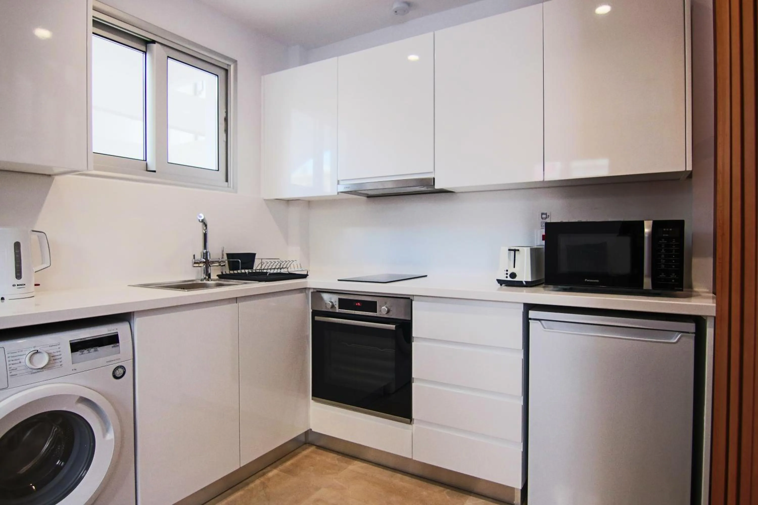 Kitchen or kitchenette in Phaedrus Living: Luxury Maisonette Lighthouse 60