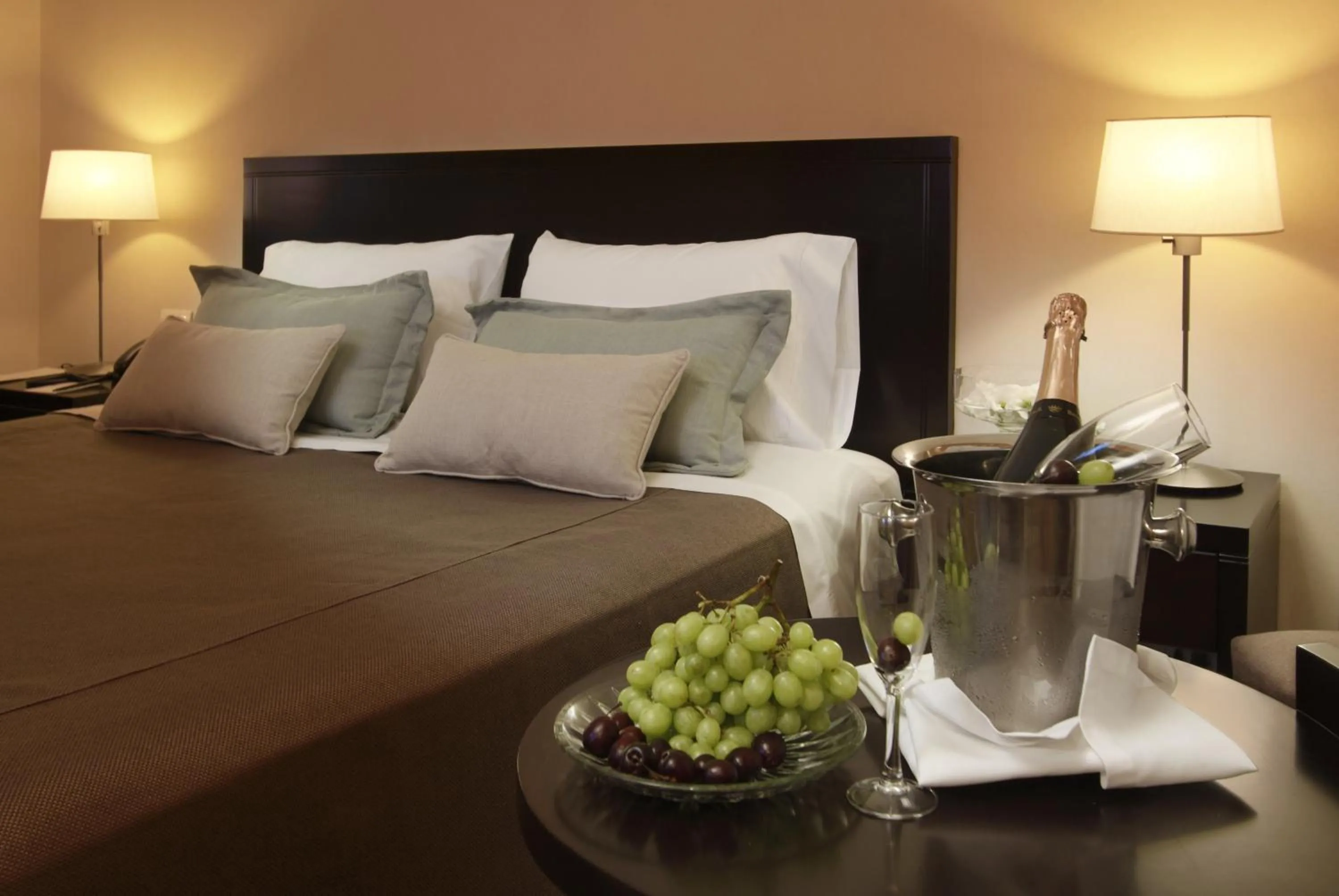 Bedroom, Bed in El Conquistador Hotel