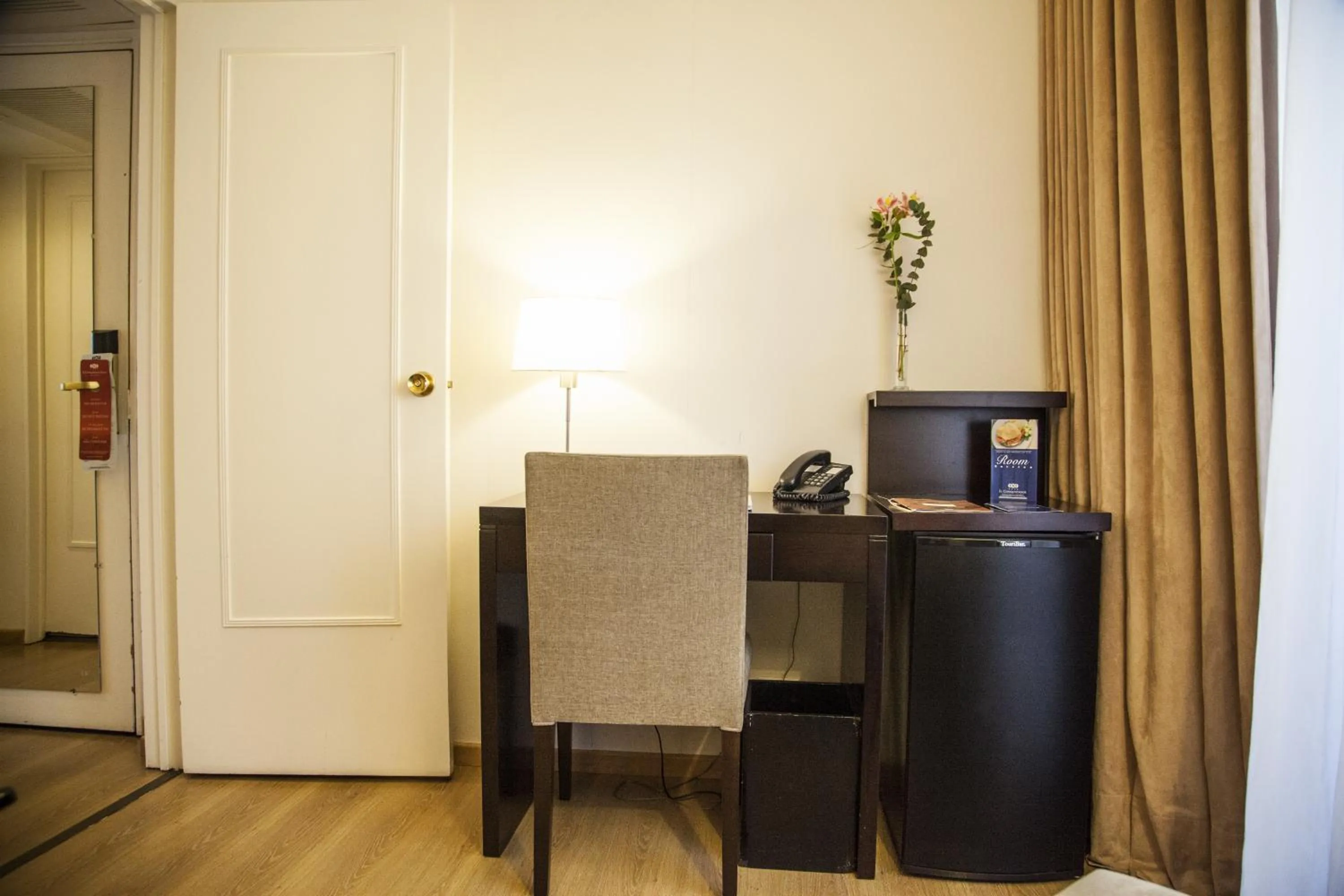 Bedroom in El Conquistador Hotel