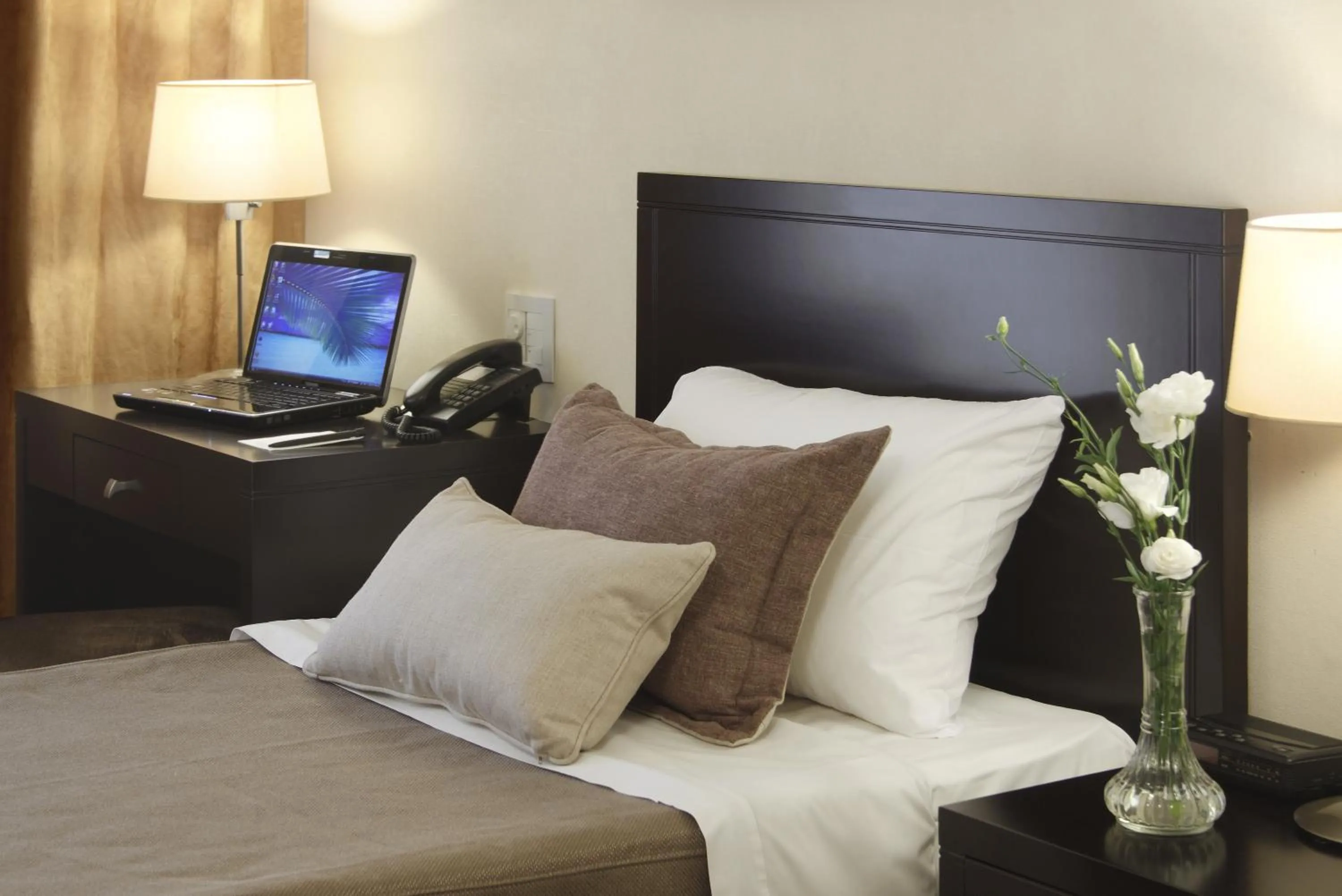 Bedroom, Bed in El Conquistador Hotel