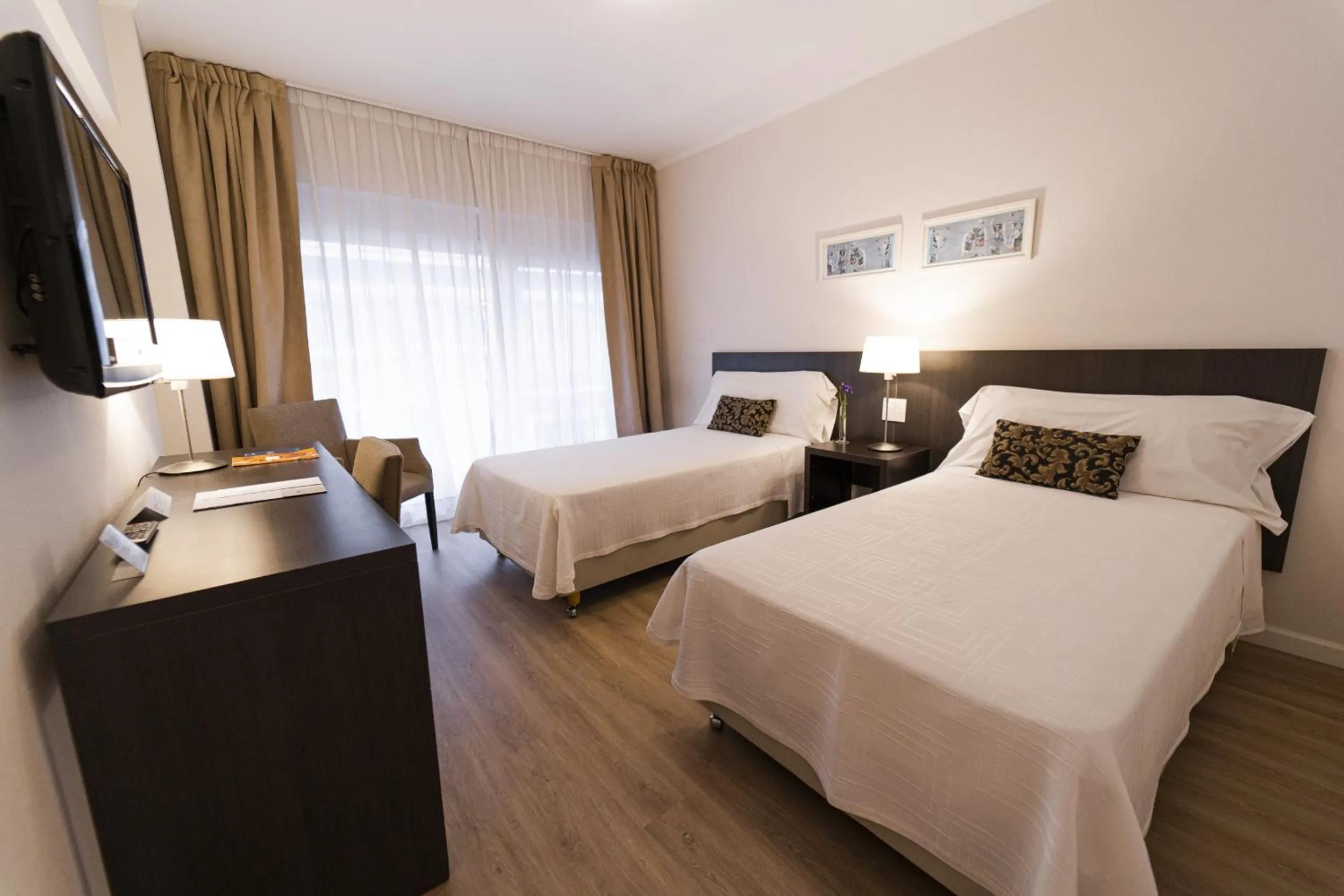 Photo of the whole room, Bed in El Conquistador Hotel