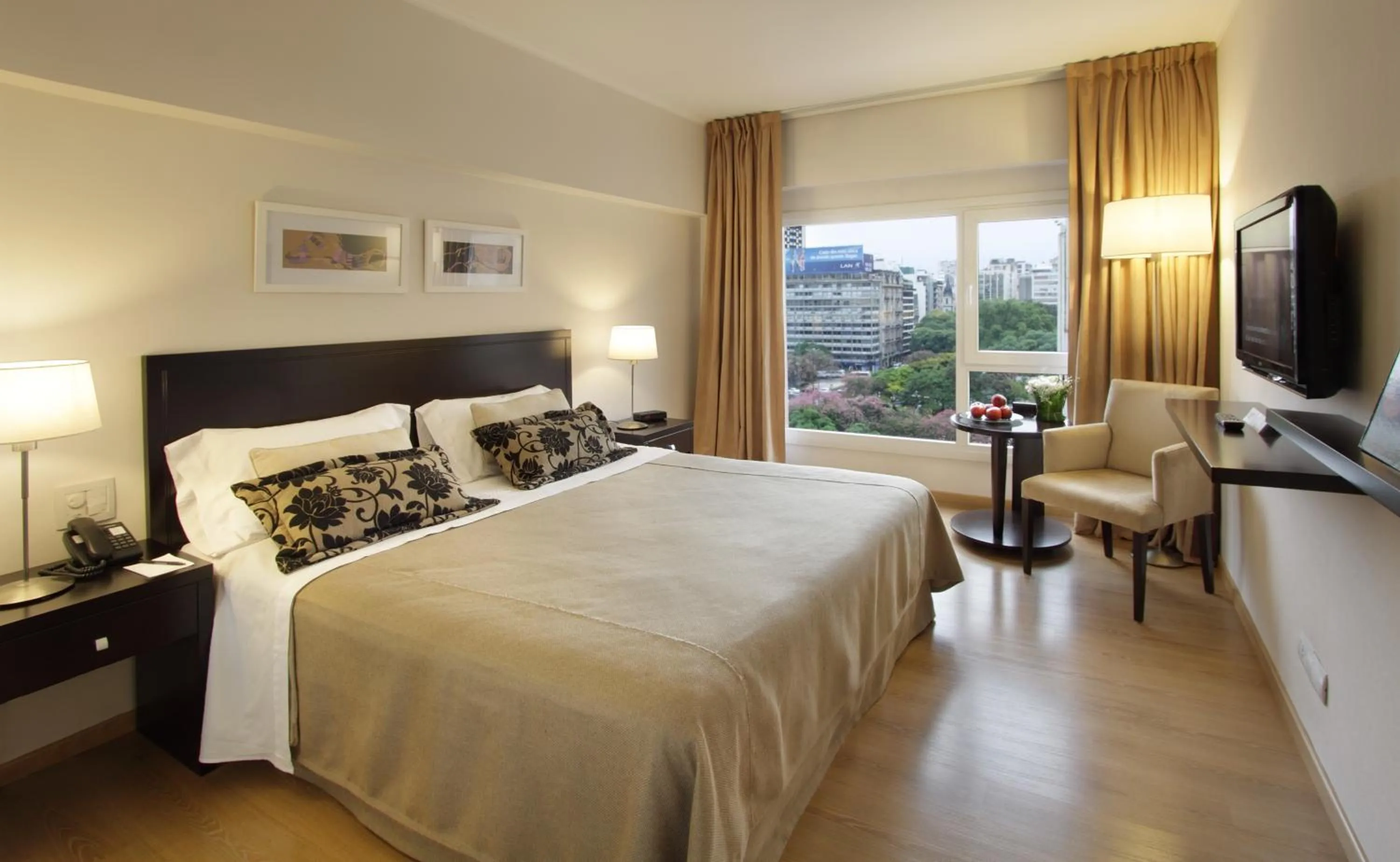 Bedroom, Bed in El Conquistador Hotel