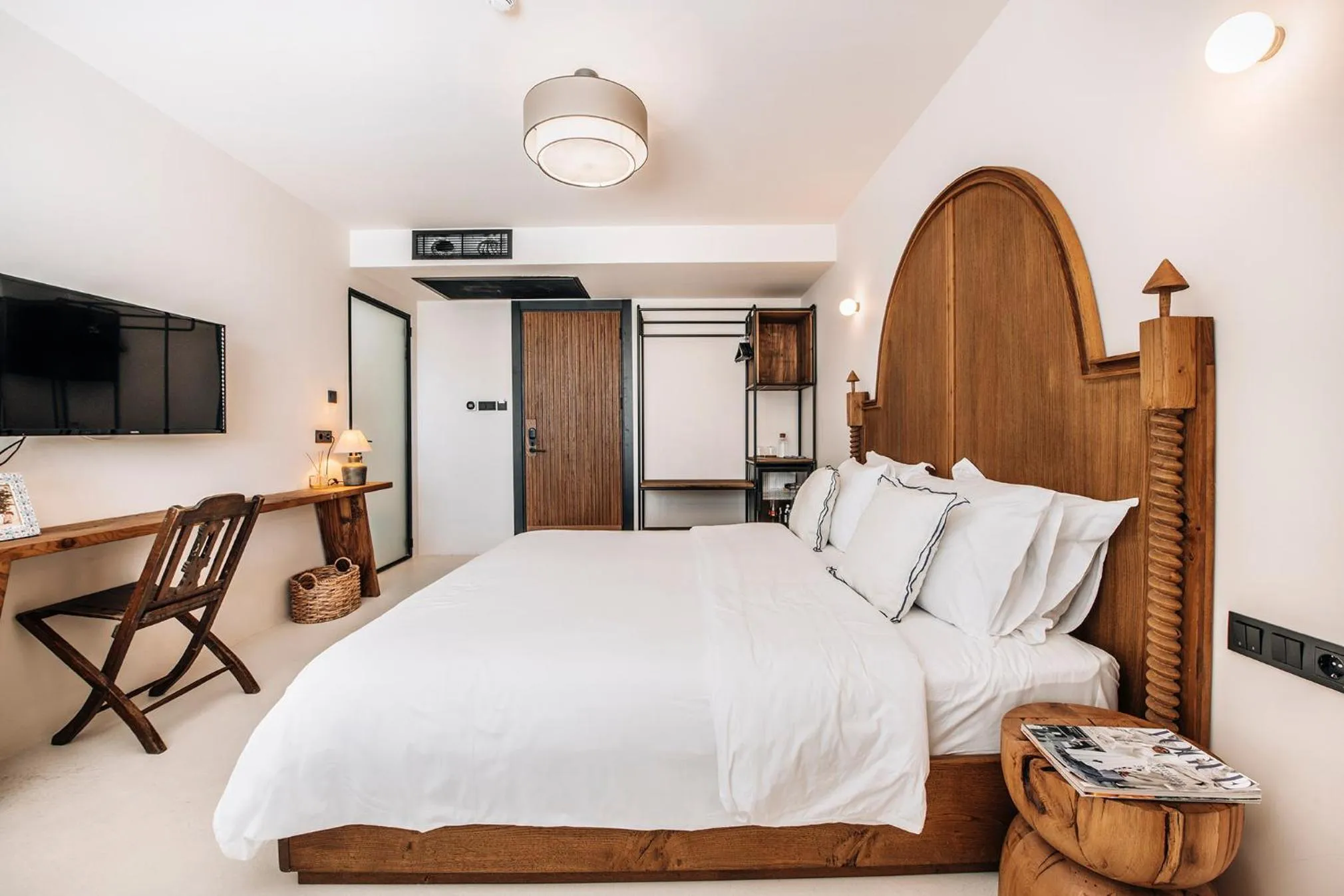 Photo of the whole room in To Be Social House