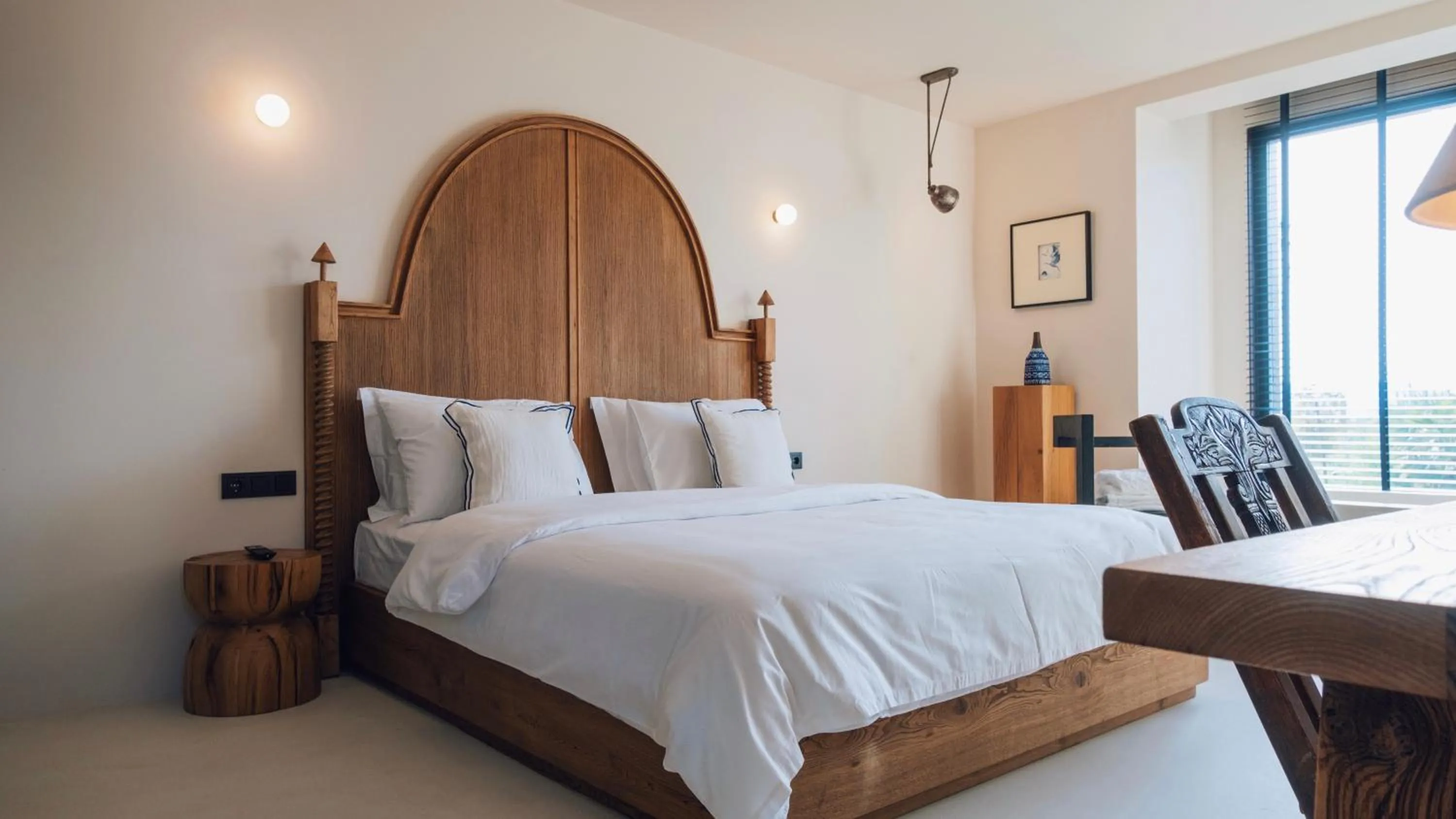 Photo of the whole room in To Be Social House