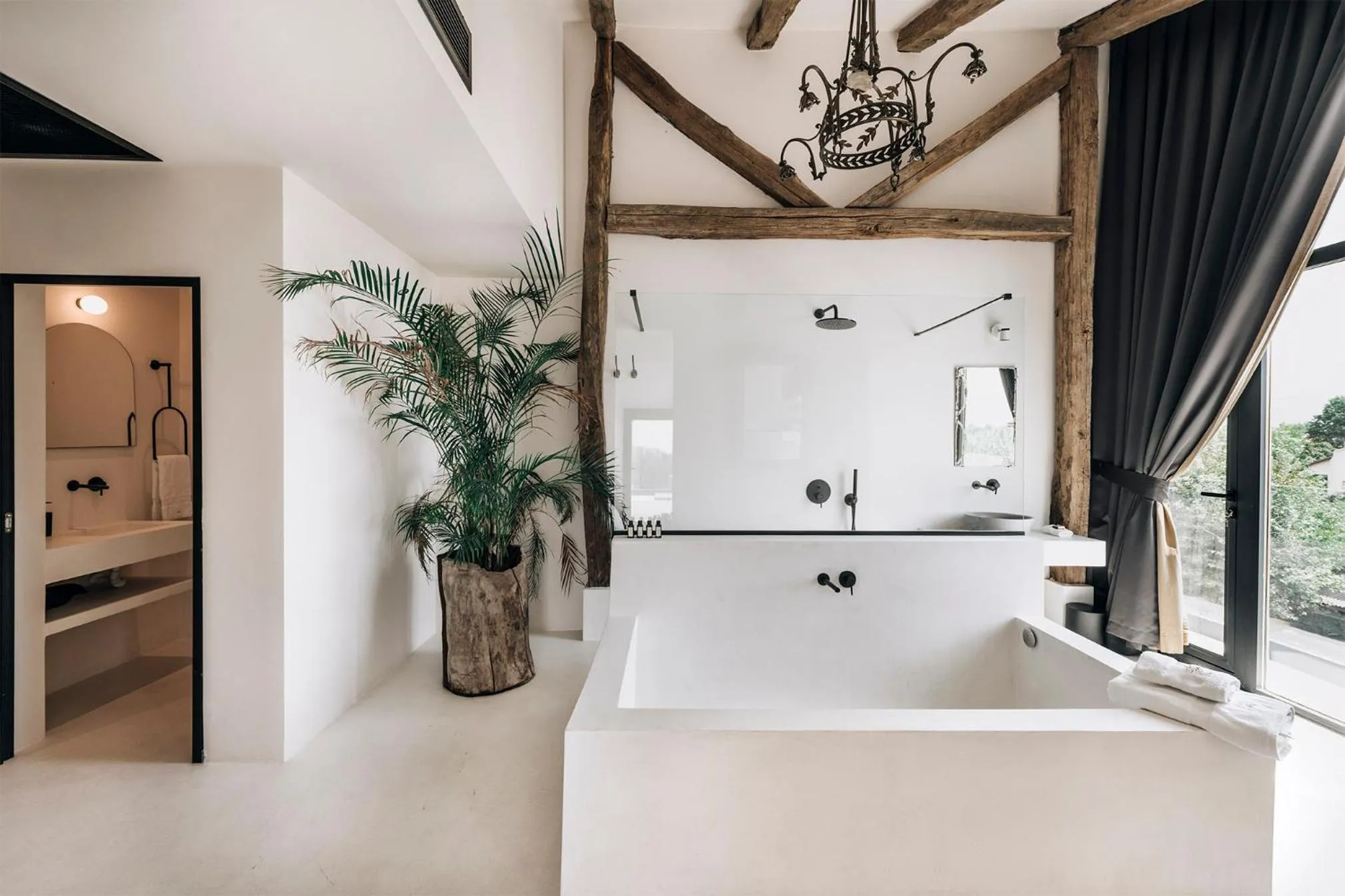 Shower in To Be Social House