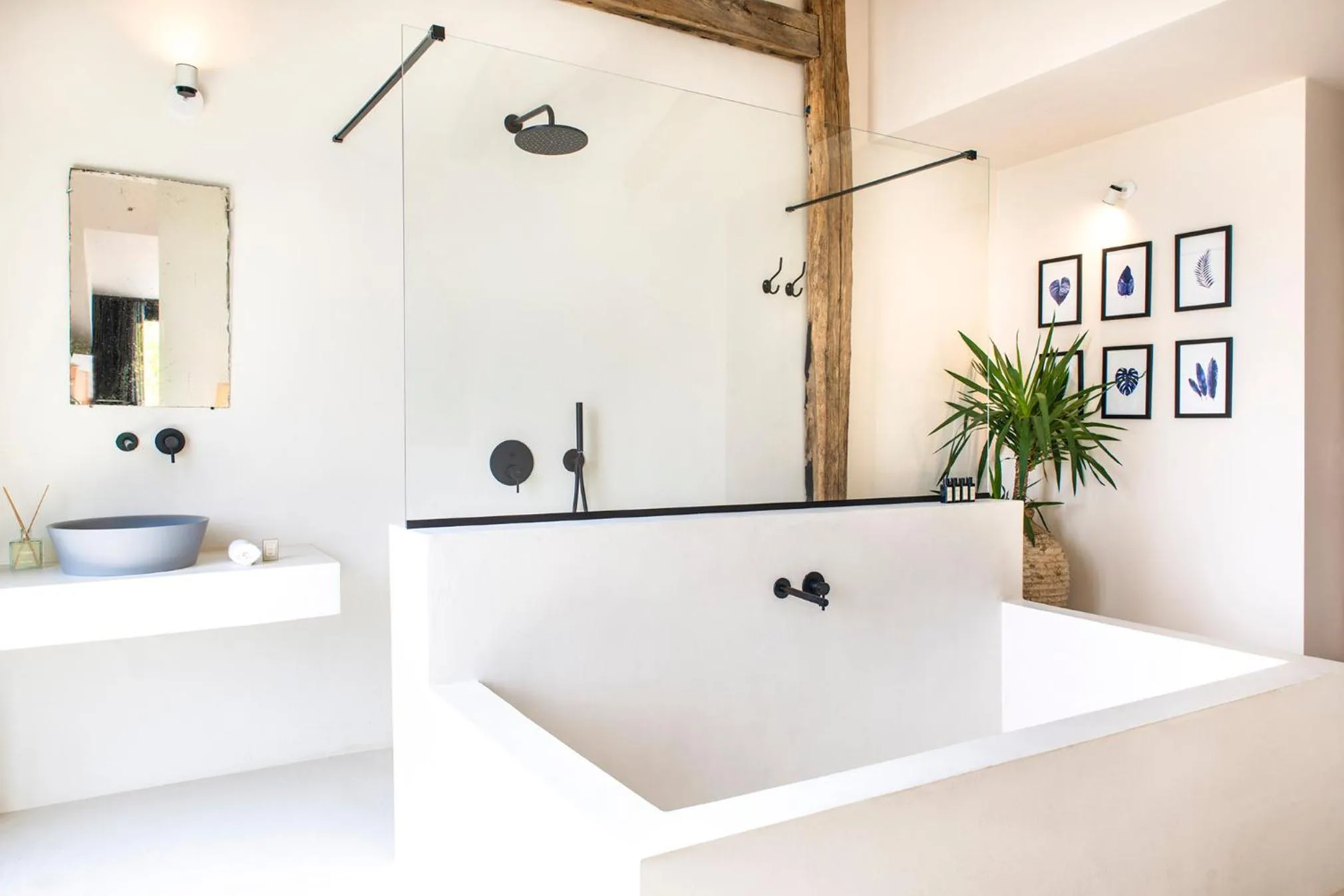 Shower in To Be Social House