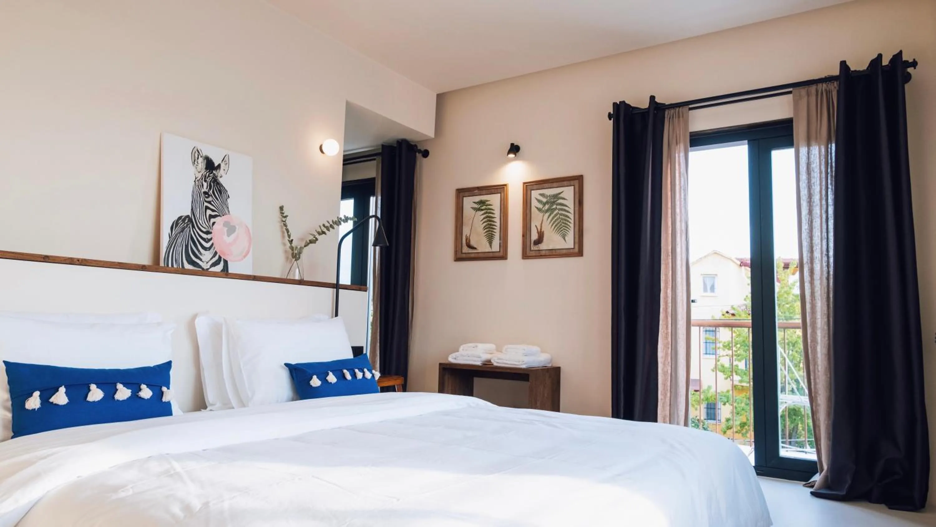 Photo of the whole room in To Be Social House