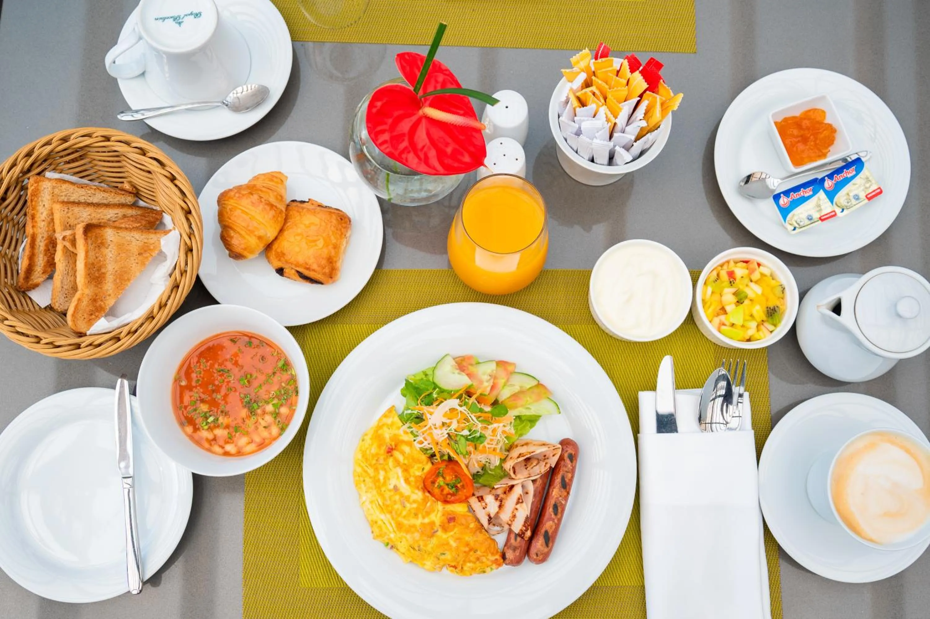 Restaurant/places to eat in Royal Green Wellness Resort