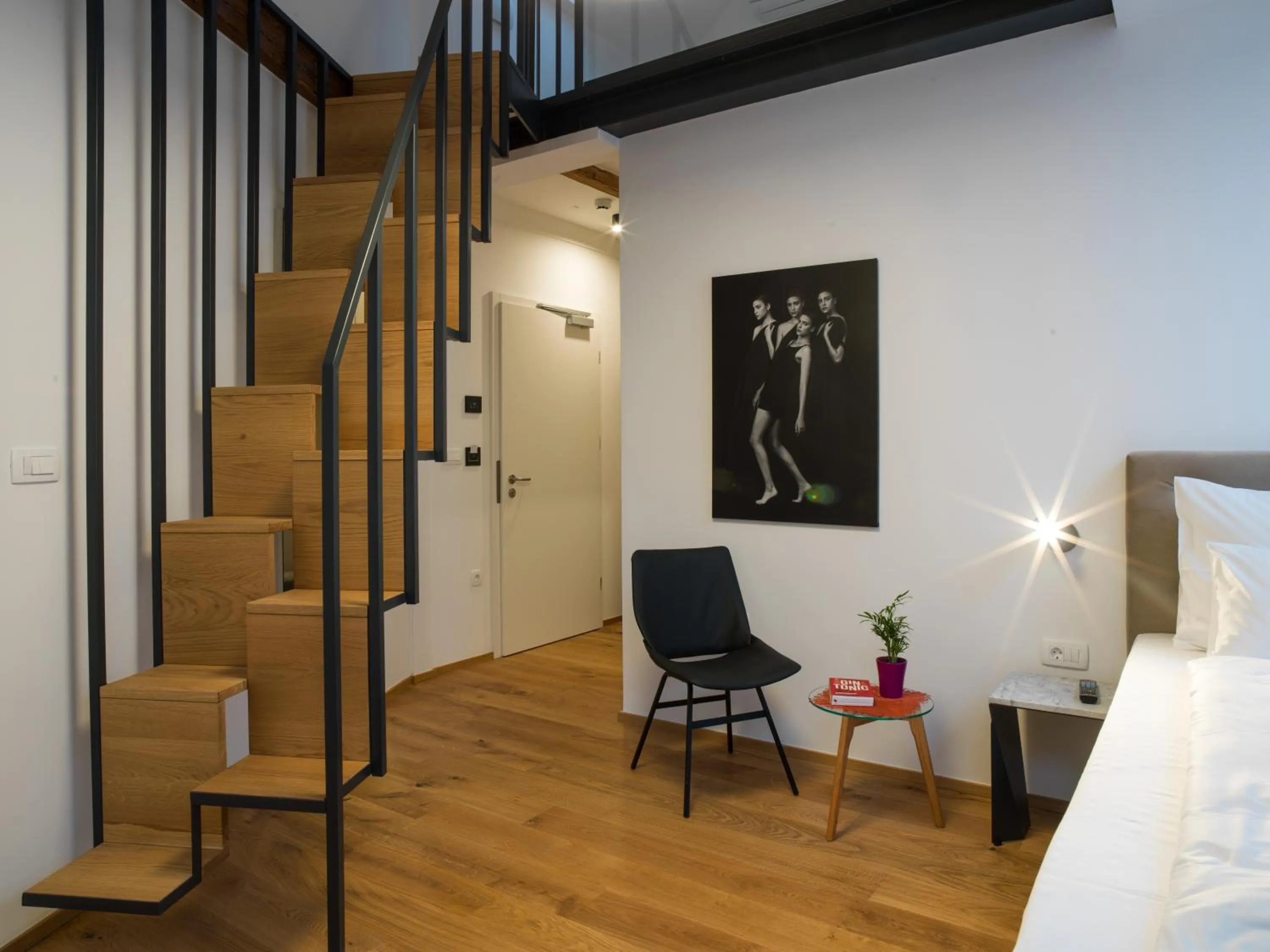 Seating area, Bed in Hotel Belmur