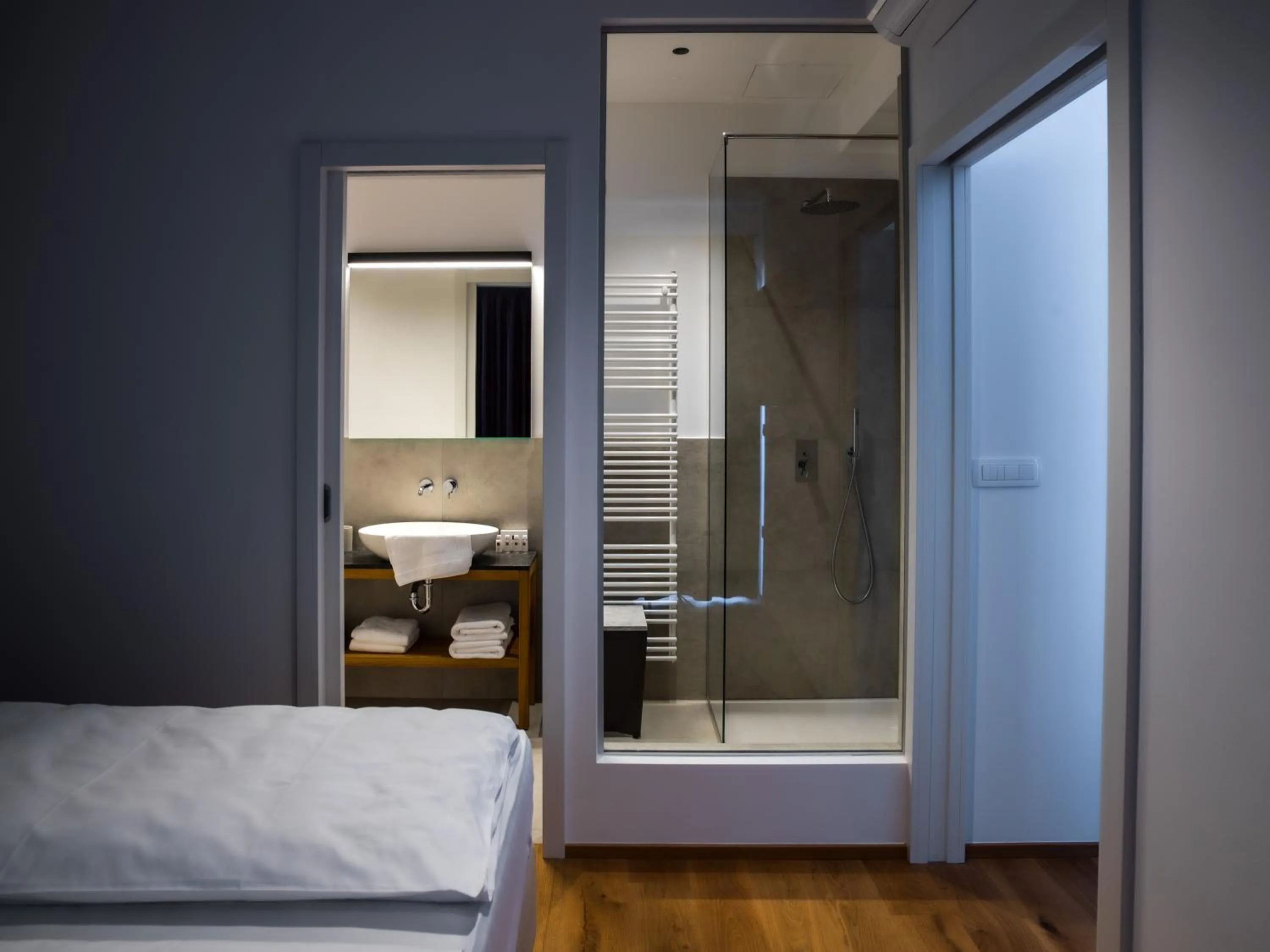 Bathroom, Bed in Hotel Belmur