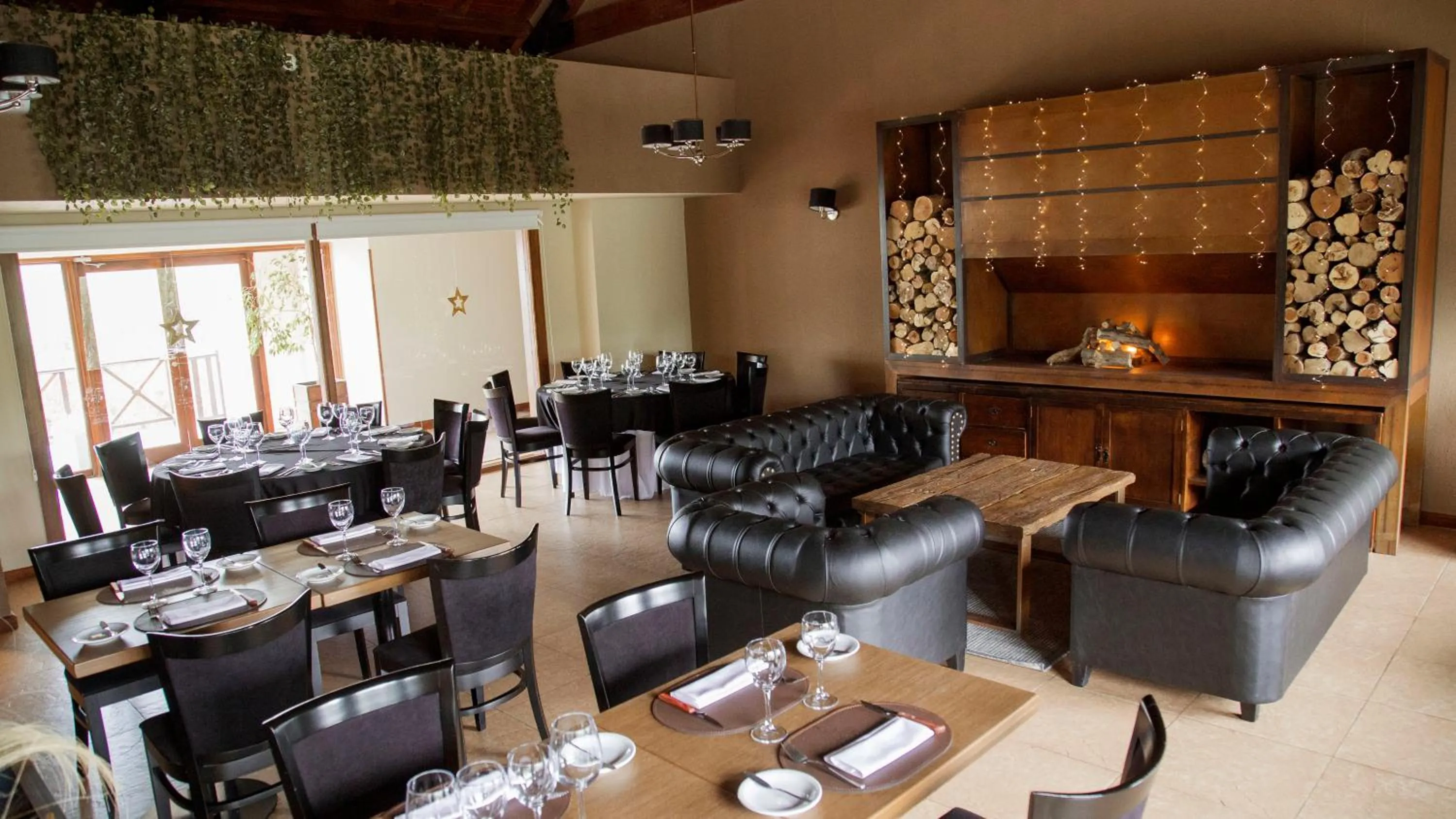 Restaurant/places to eat in Xelena Hotel & Suites