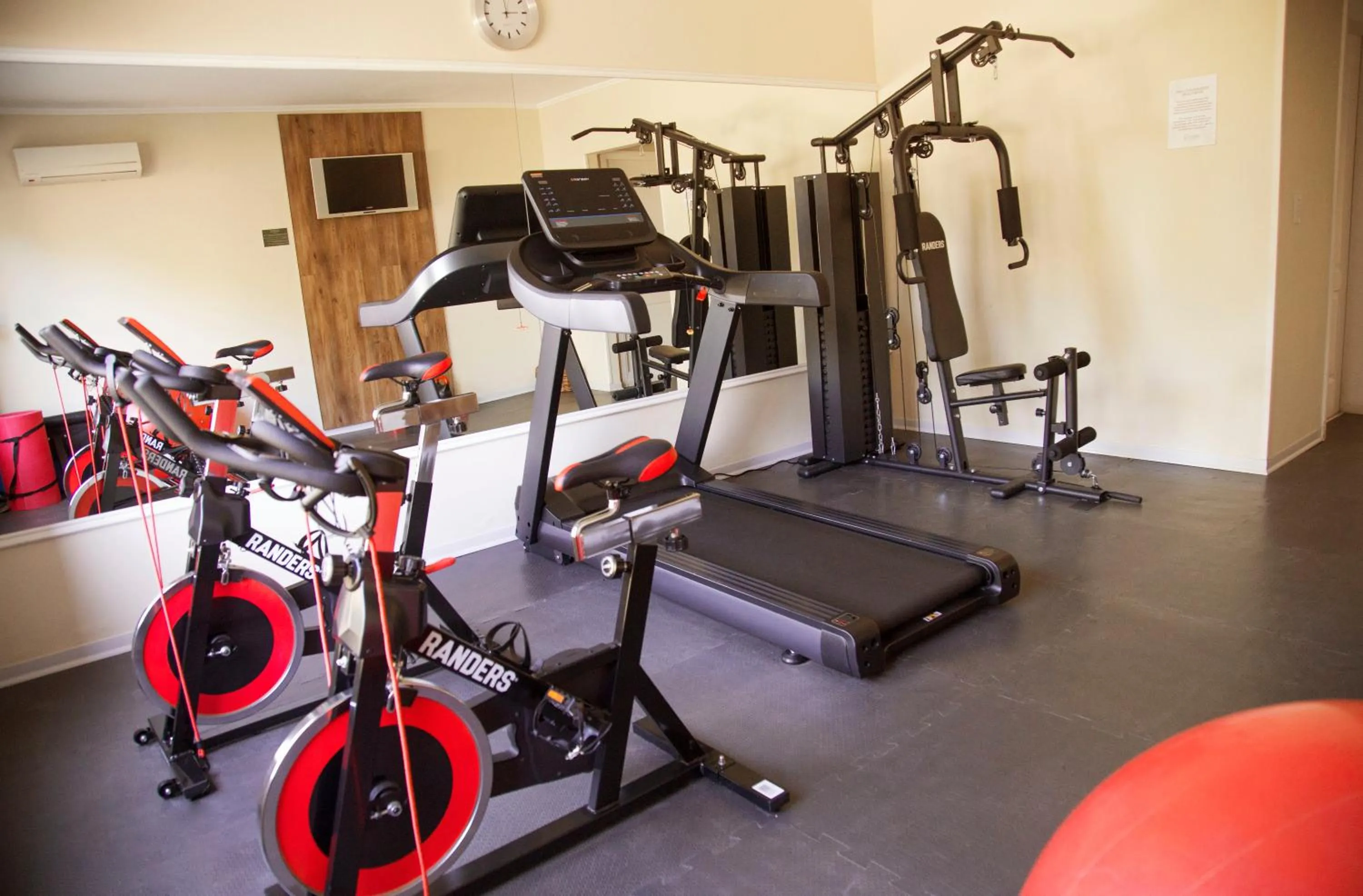 Fitness centre/facilities in Xelena Hotel & Suites