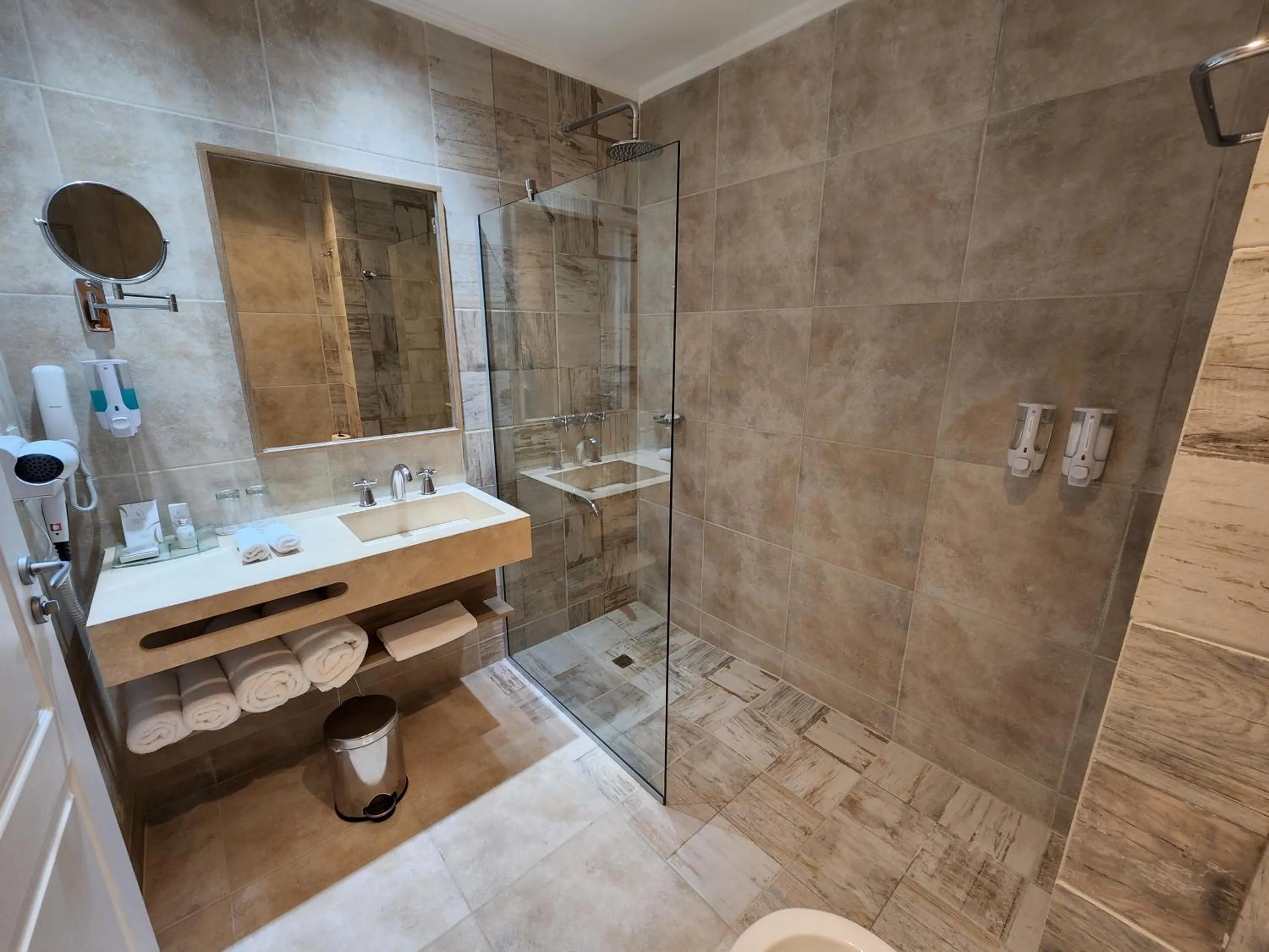 Shower in Xelena Hotel & Suites