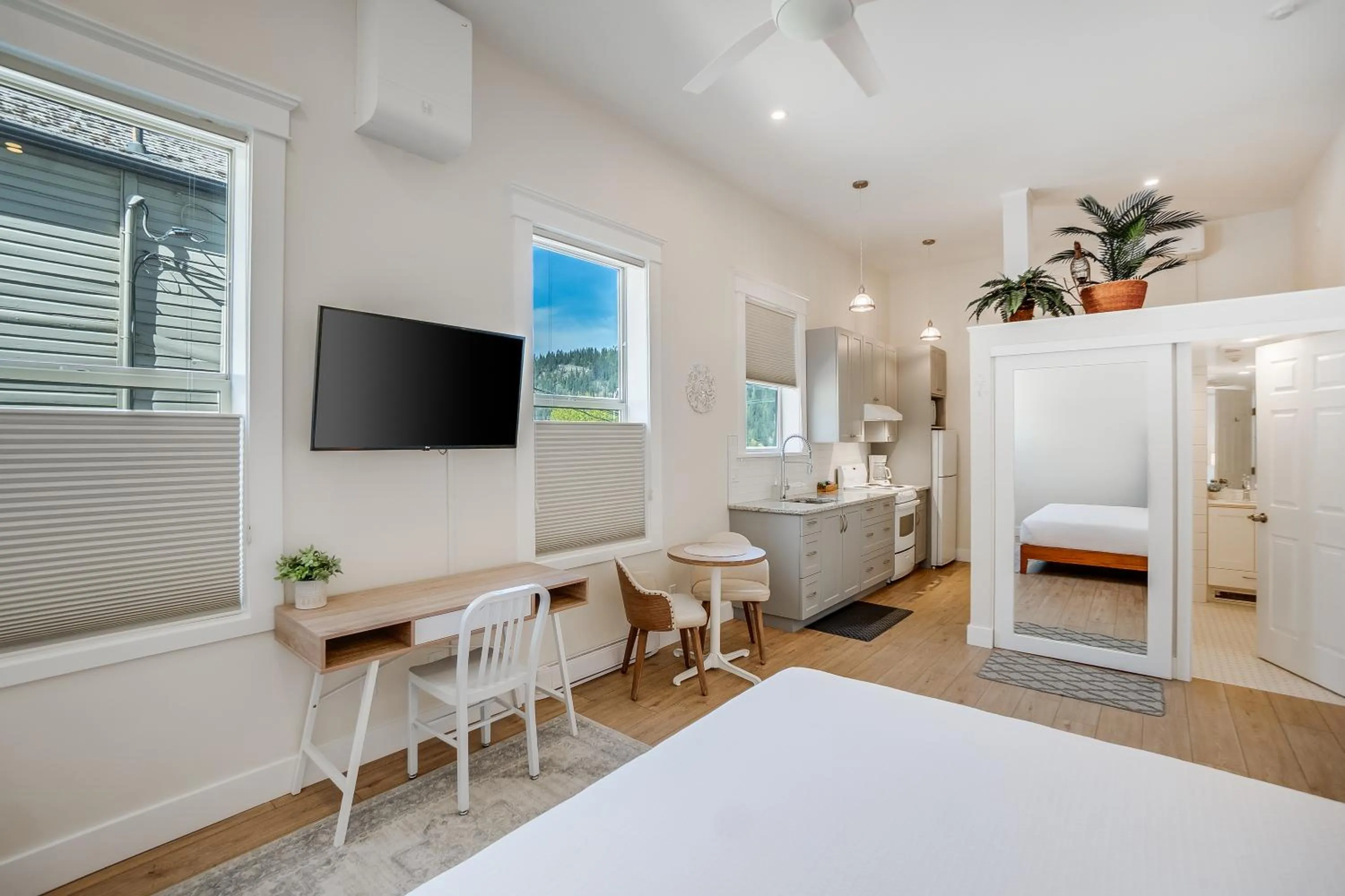 TV and multimedia, Bed in Stirling All Suites Hotel