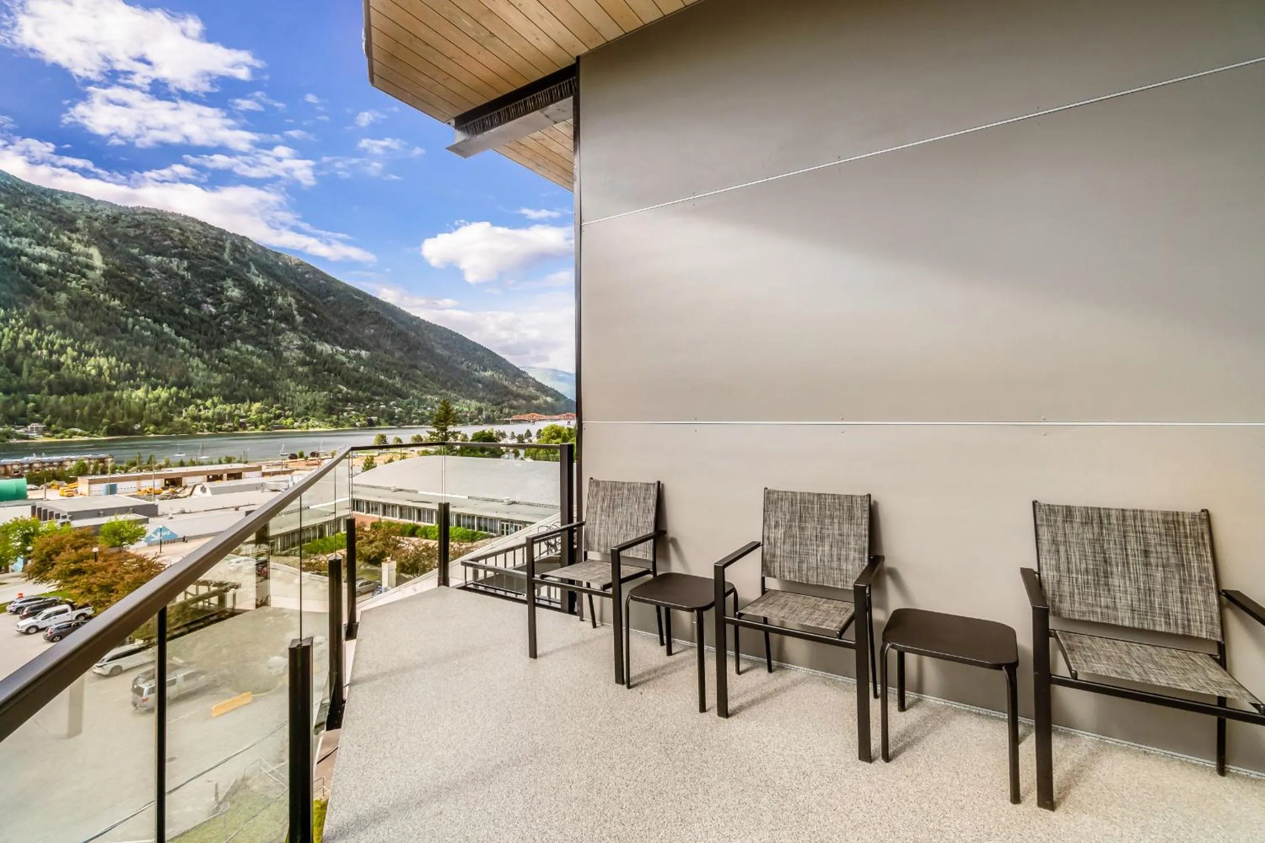 Patio in Stirling All Suites Hotel