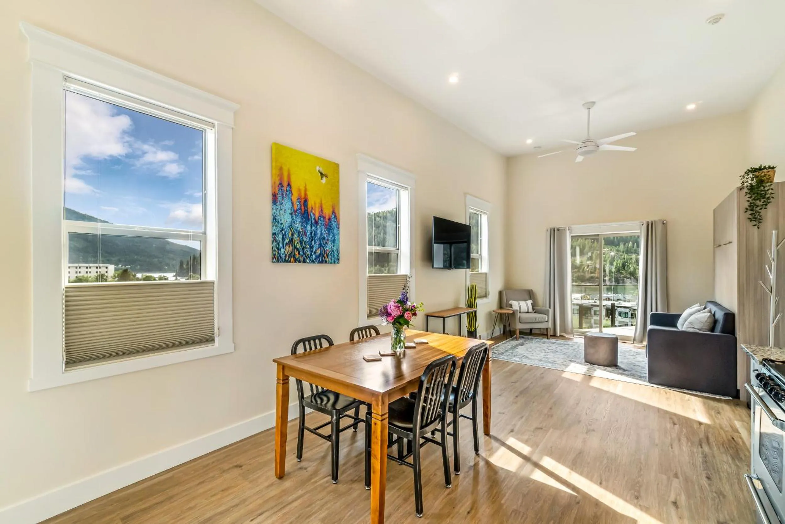 TV and multimedia in Stirling All Suites Hotel