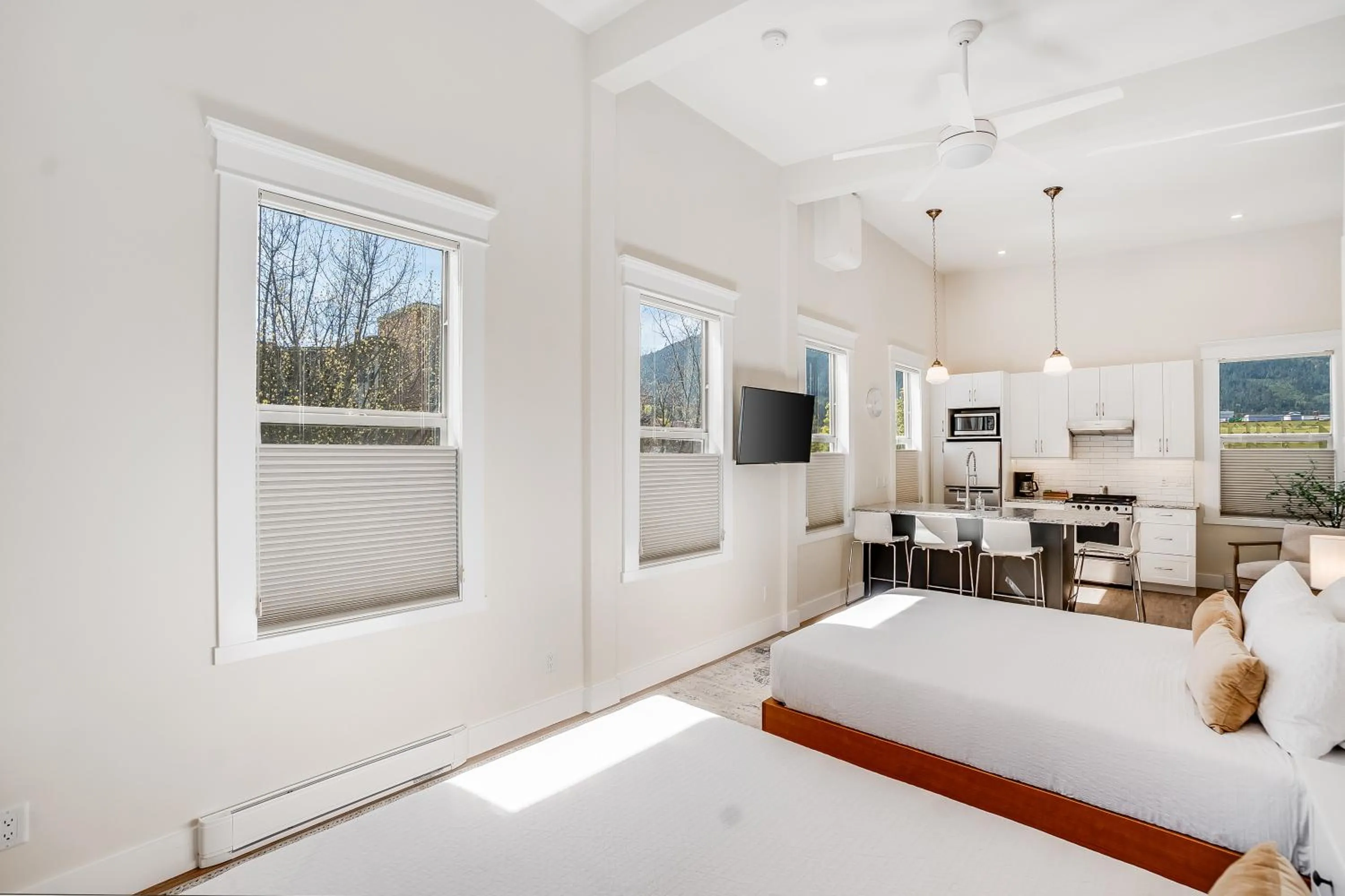 TV and multimedia, Bed in Stirling All Suites Hotel