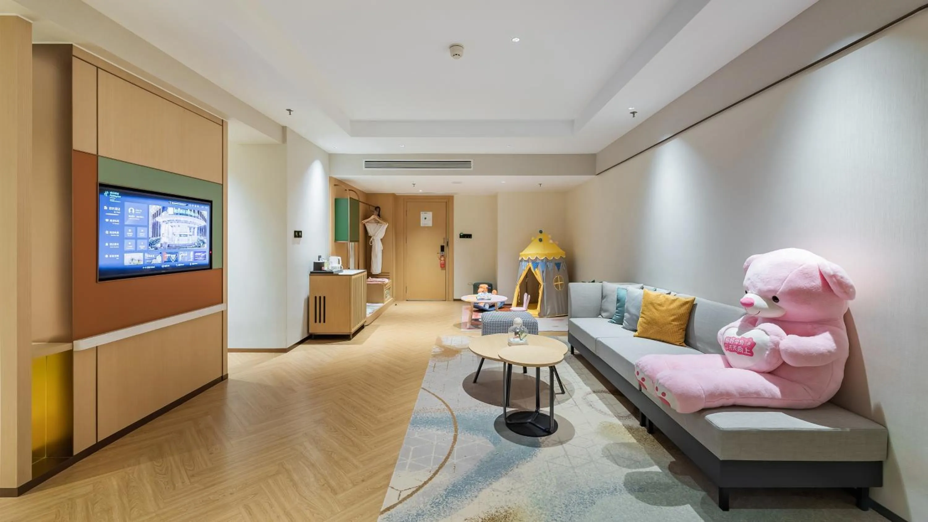 Photo of the whole room in Holiday Inn Chongqing Guanyinqiao, an IHG Hotel