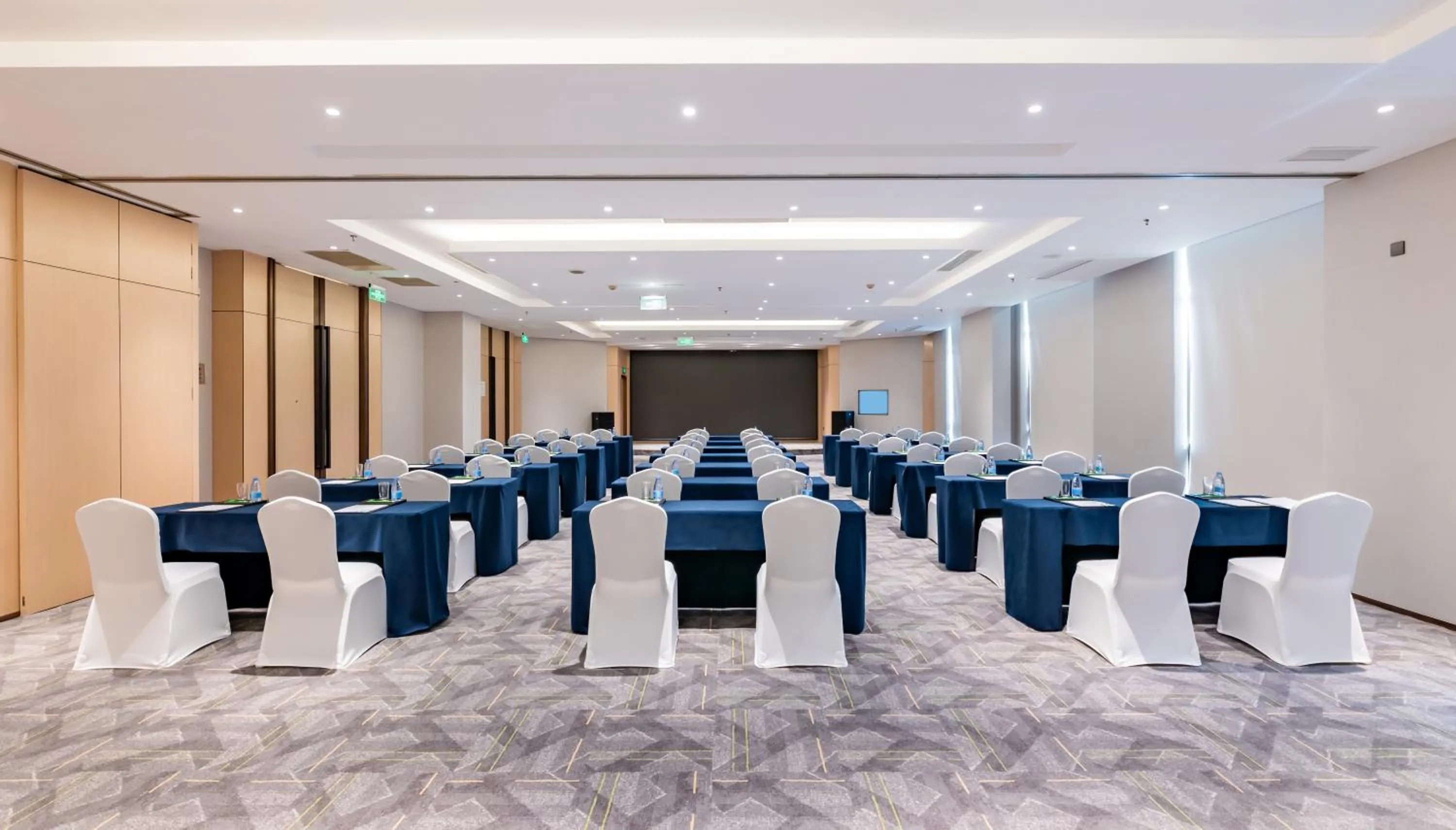 Business facilities in Holiday Inn Chongqing Guanyinqiao, an IHG Hotel
