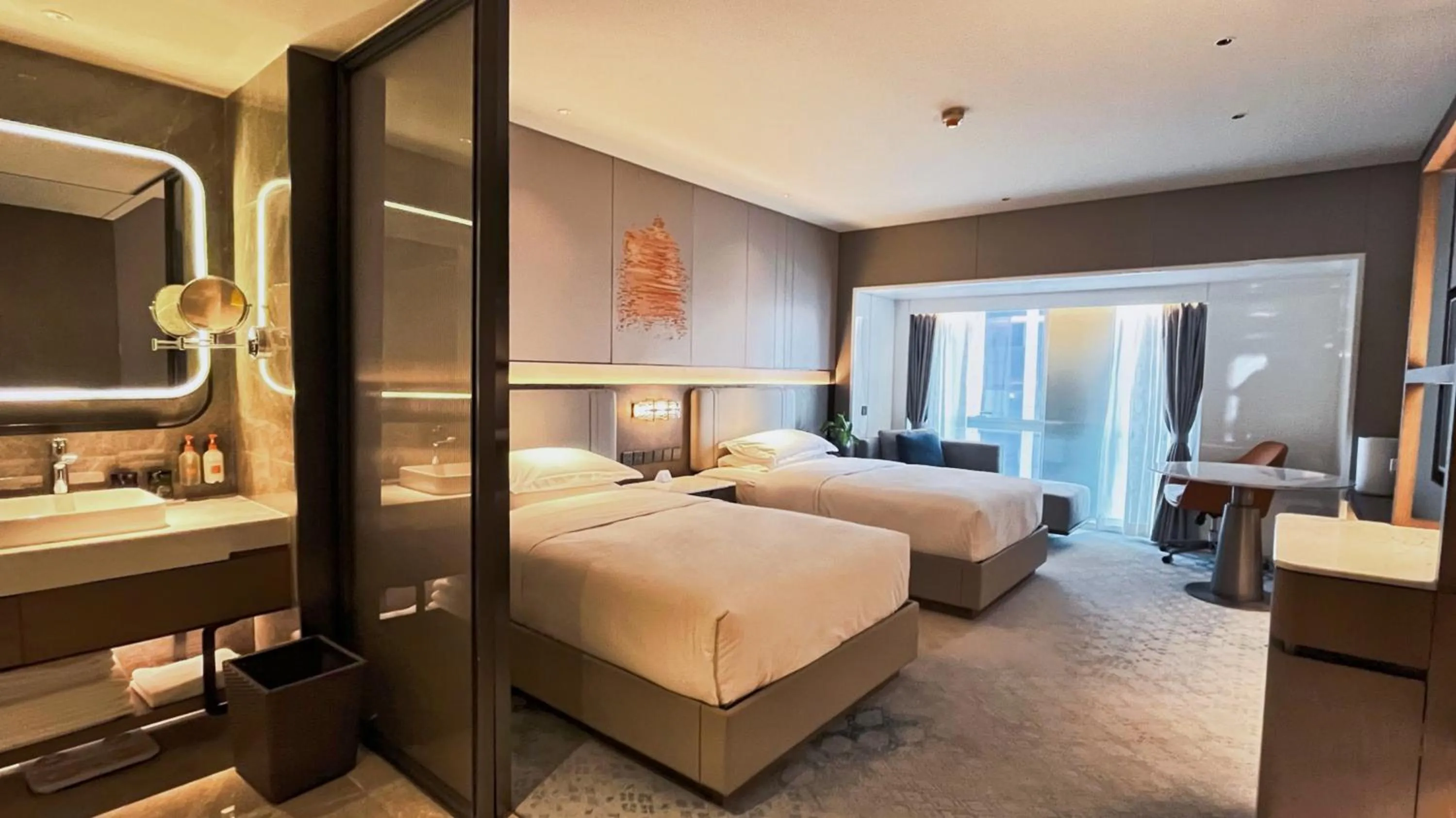 Photo of the whole room, Bed in Crowne Plaza Hohhot City Center