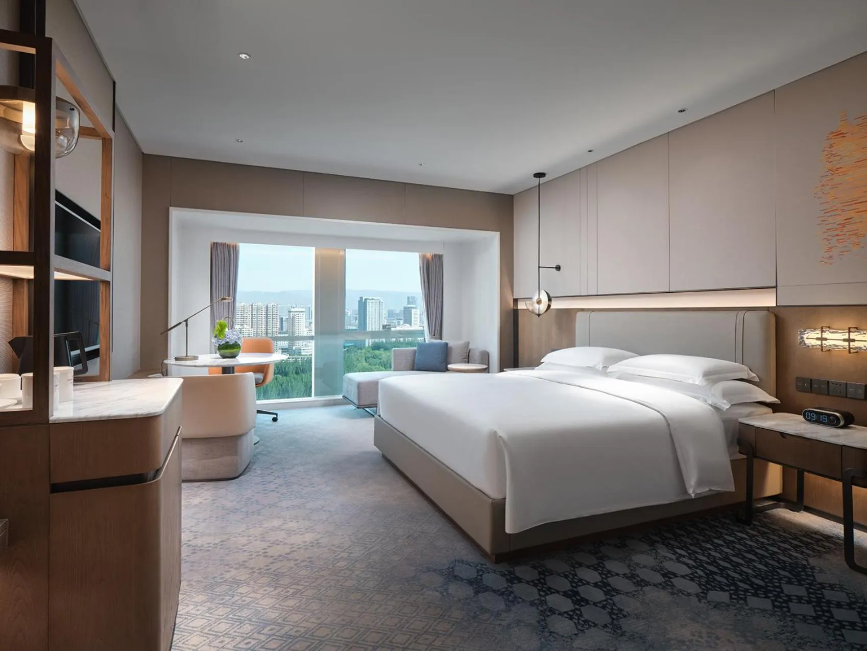 Photo of the whole room, Bed in Crowne Plaza Hohhot City Center