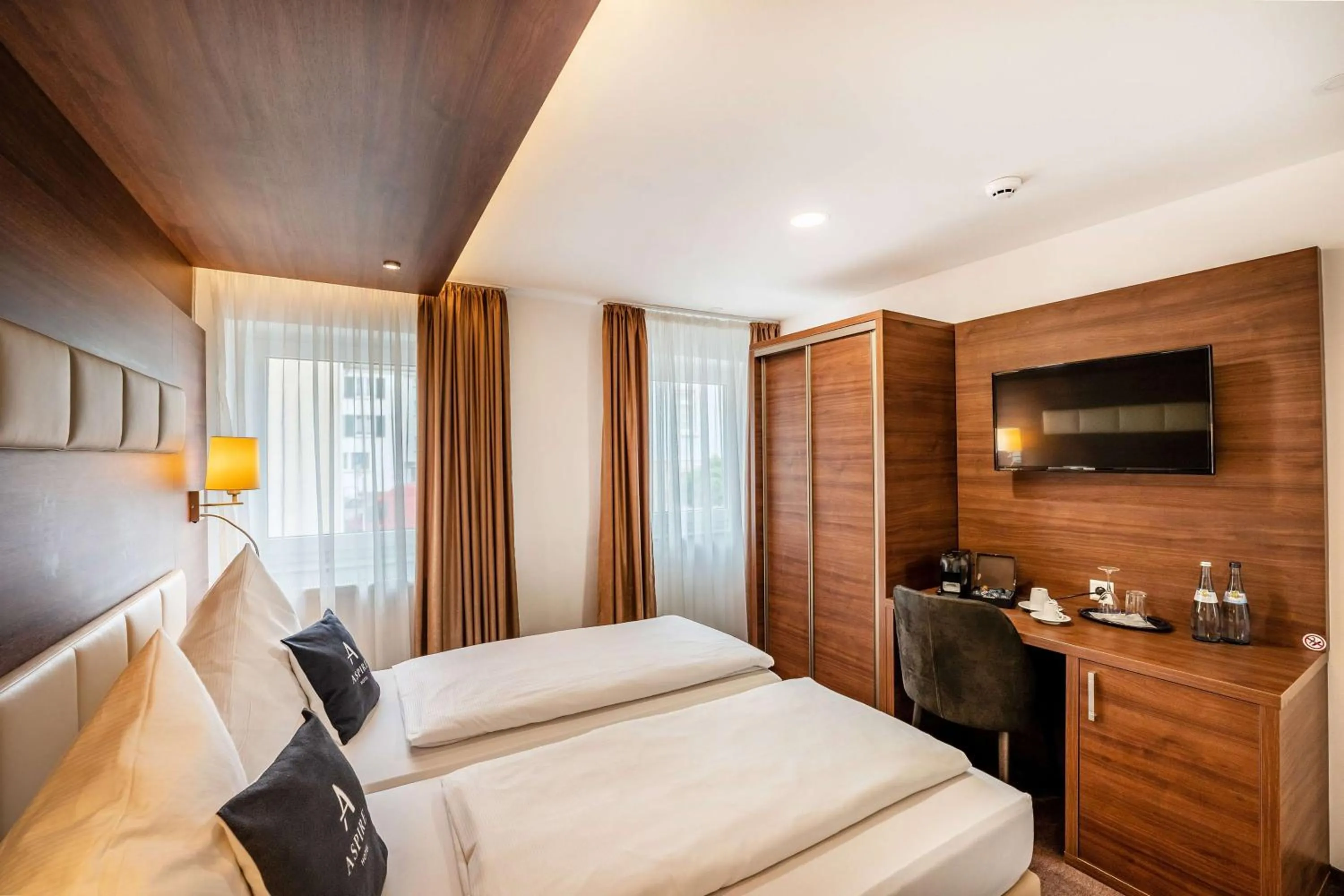 Photo of the whole room, Bed in Stadthotel Reutlingen