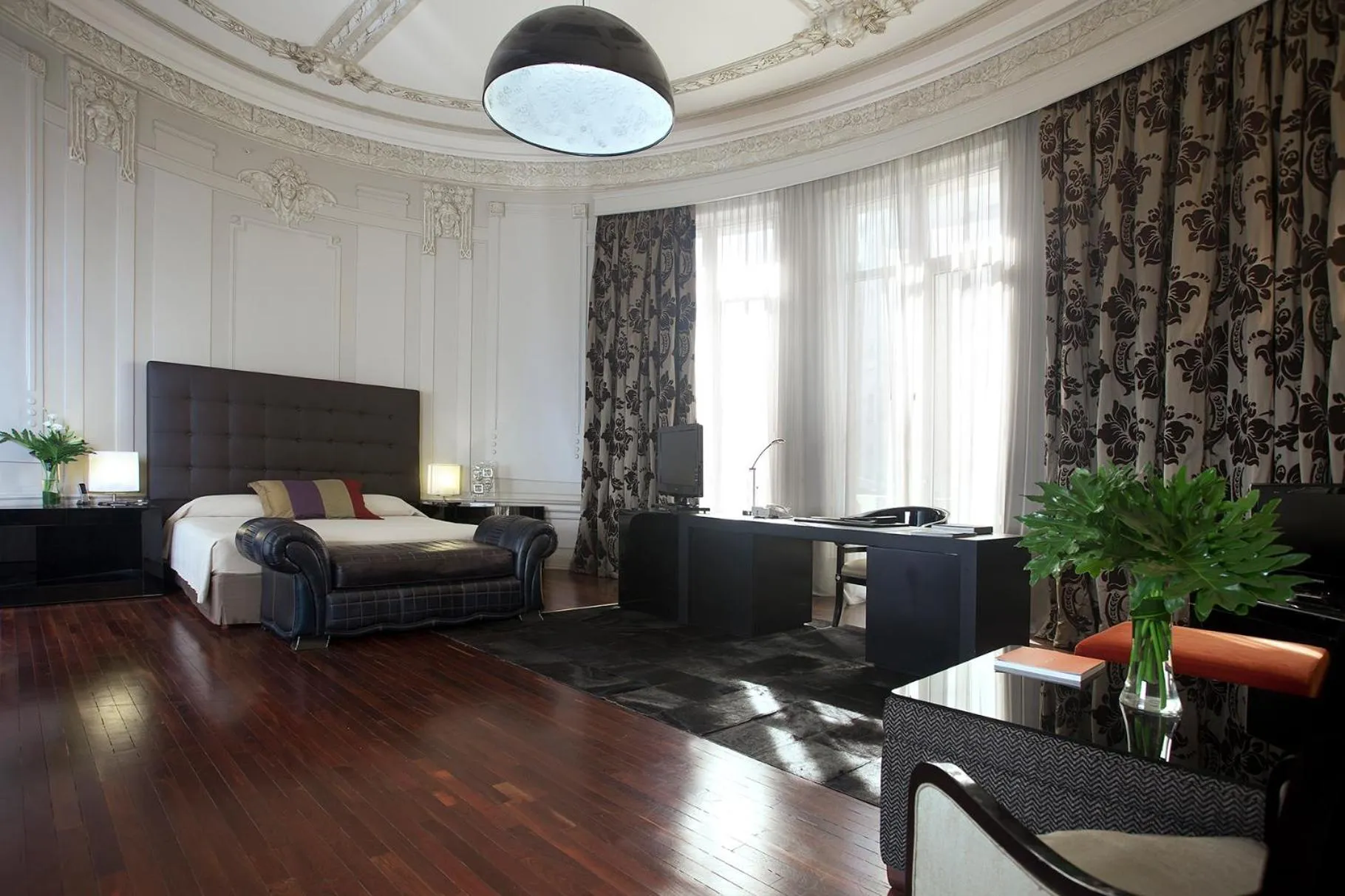 Bedroom, Bed in Savoy Hotel