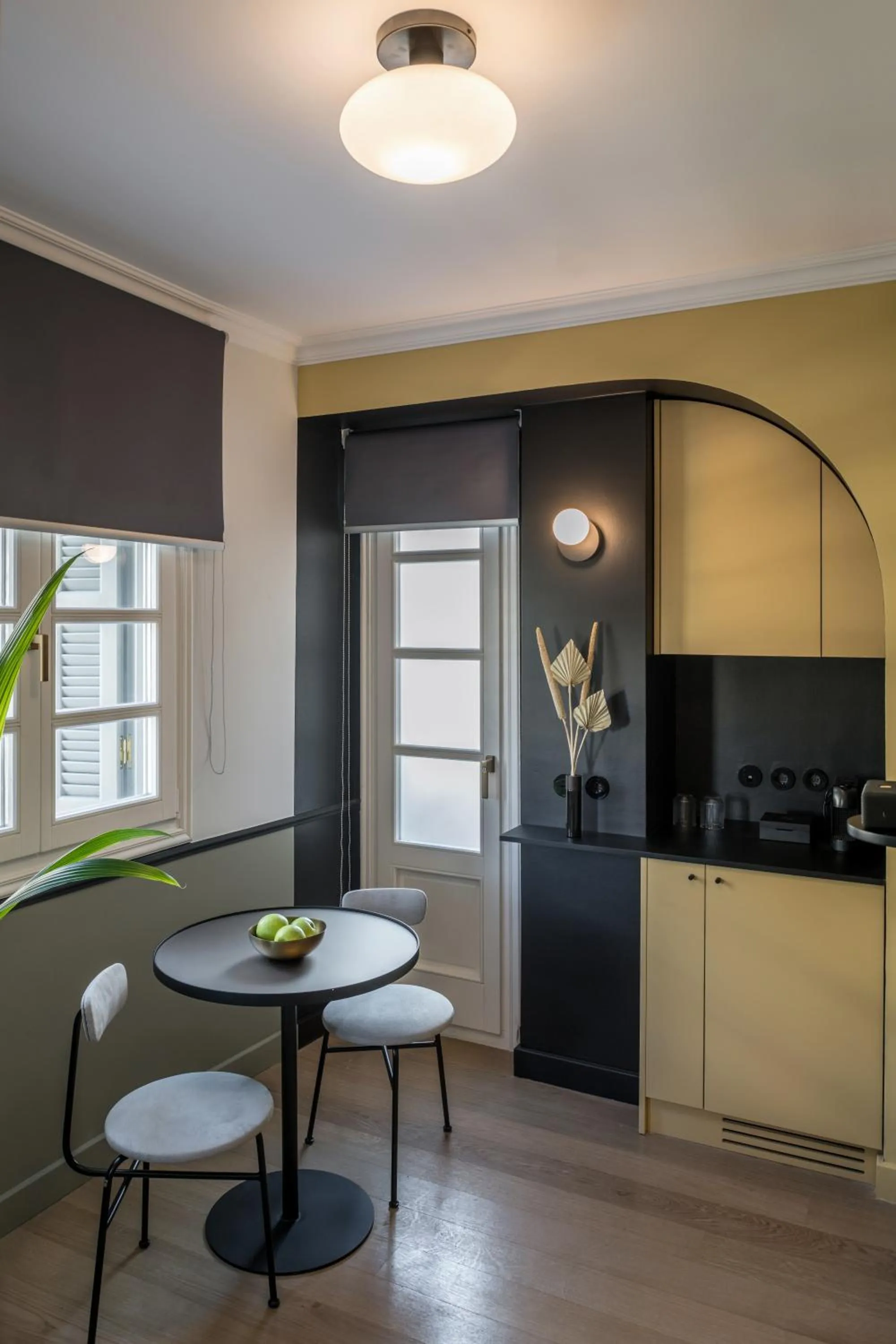 Kitchen or kitchenette in 72 AD Suites