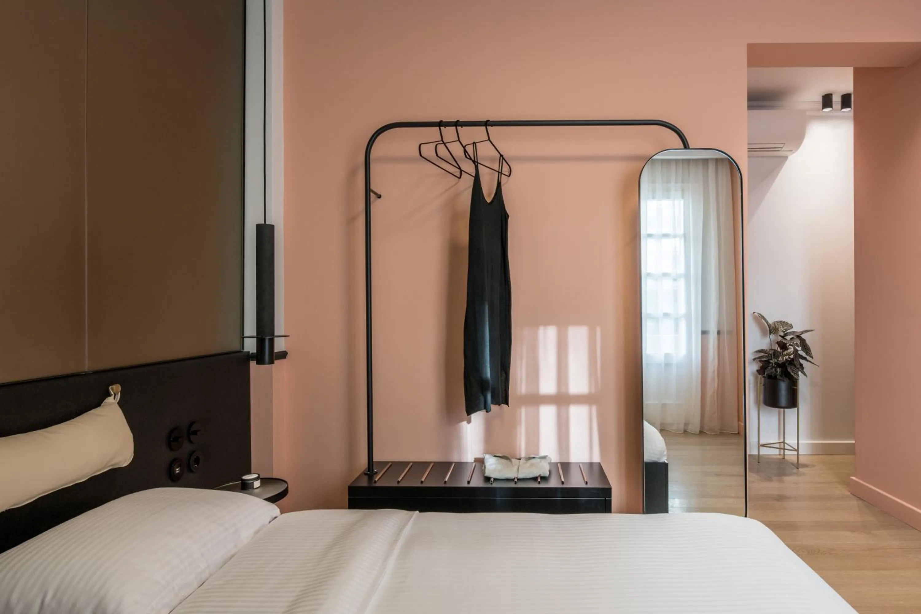 Photo of the whole room, Bed in 72 AD Suites