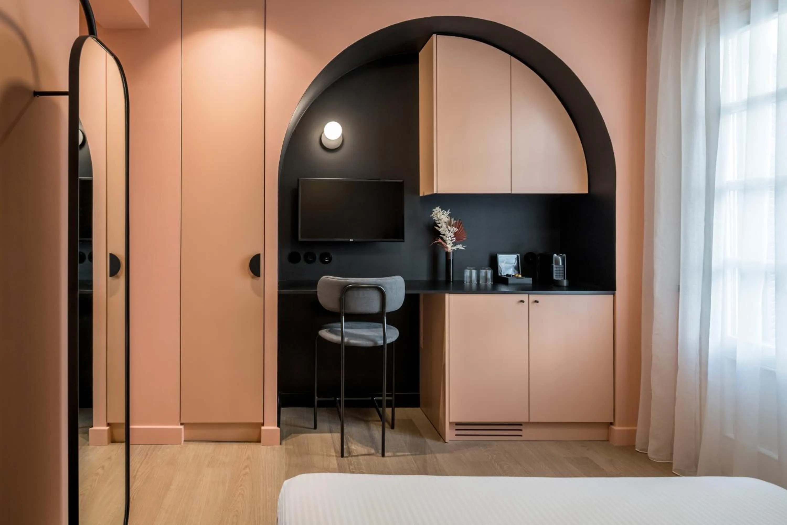 TV and multimedia in 72 AD Suites