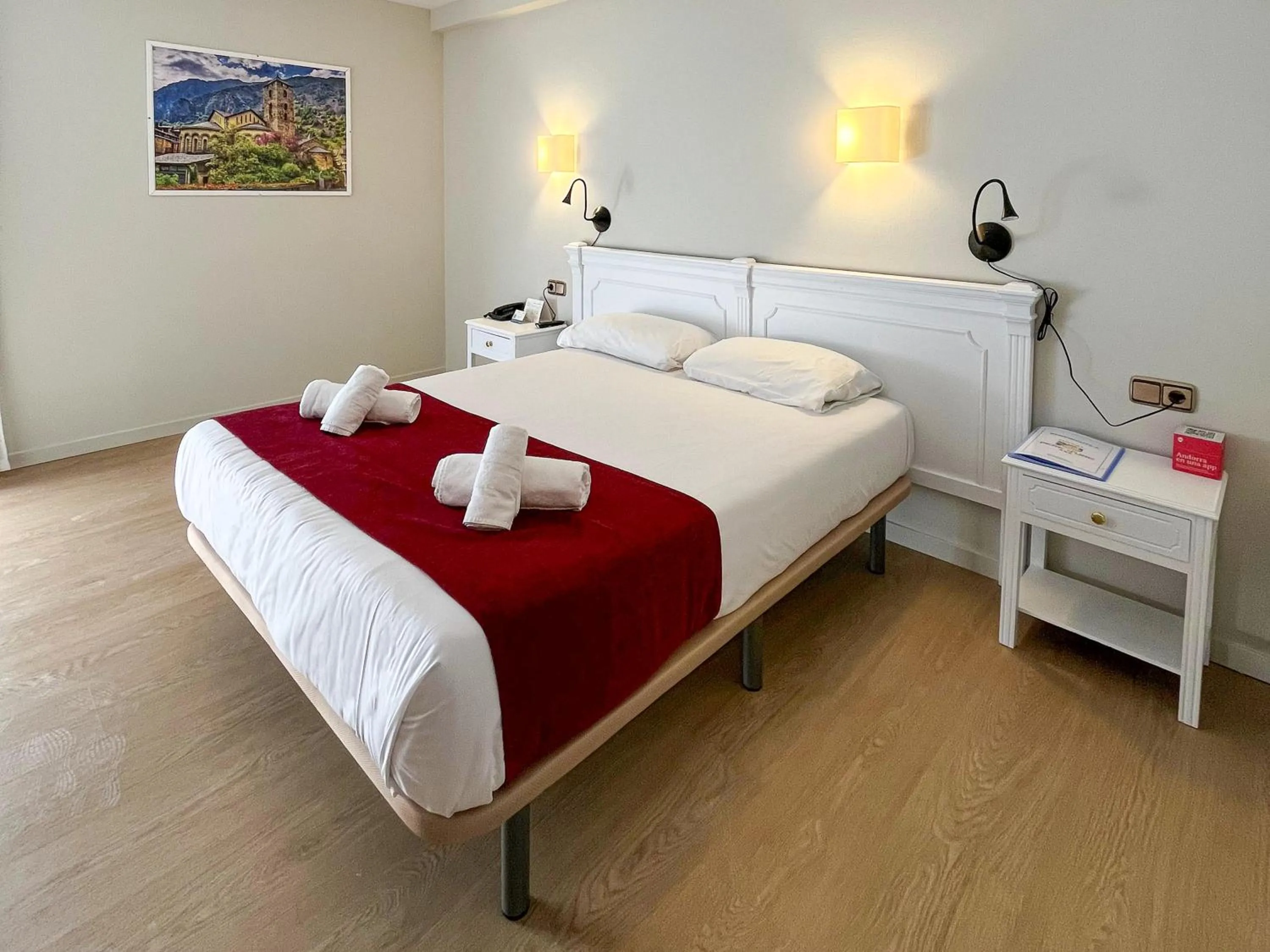 Bedroom, Bed in Hotel Pere D'Urg 3000