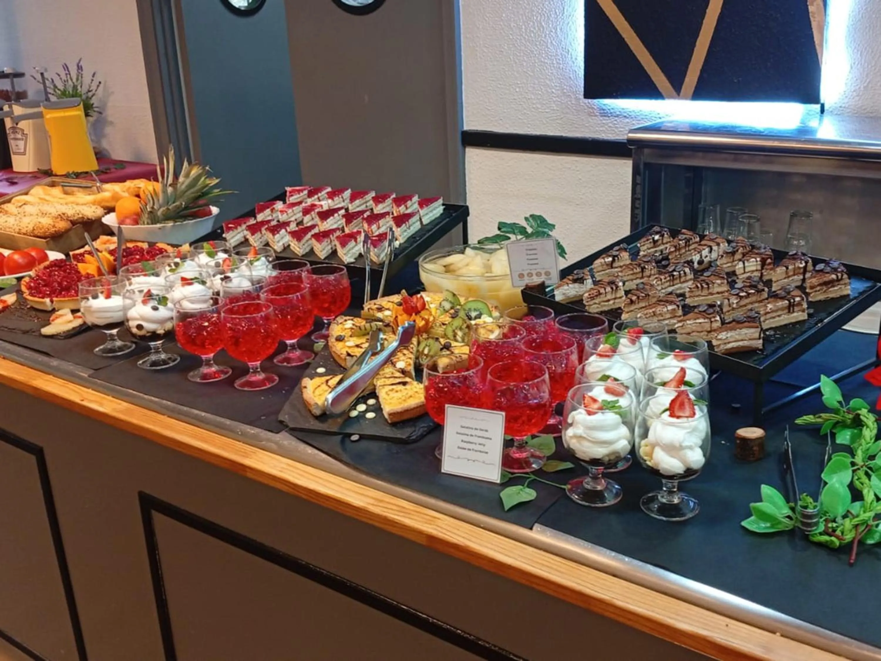 Restaurant/places to eat in Hotel Pere D'Urg 3000