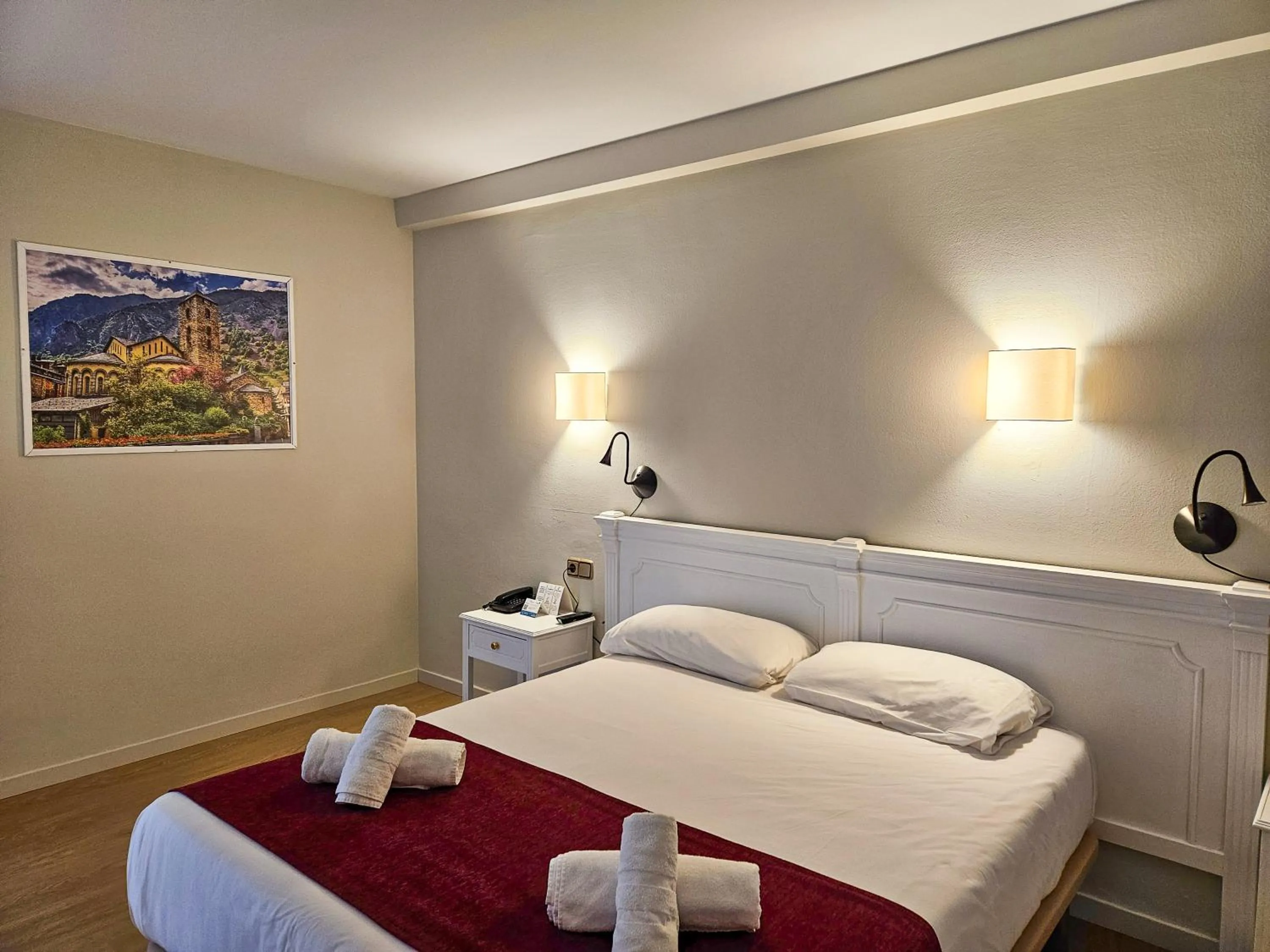 Bedroom, Bed in Hotel Pere D'Urg 3000