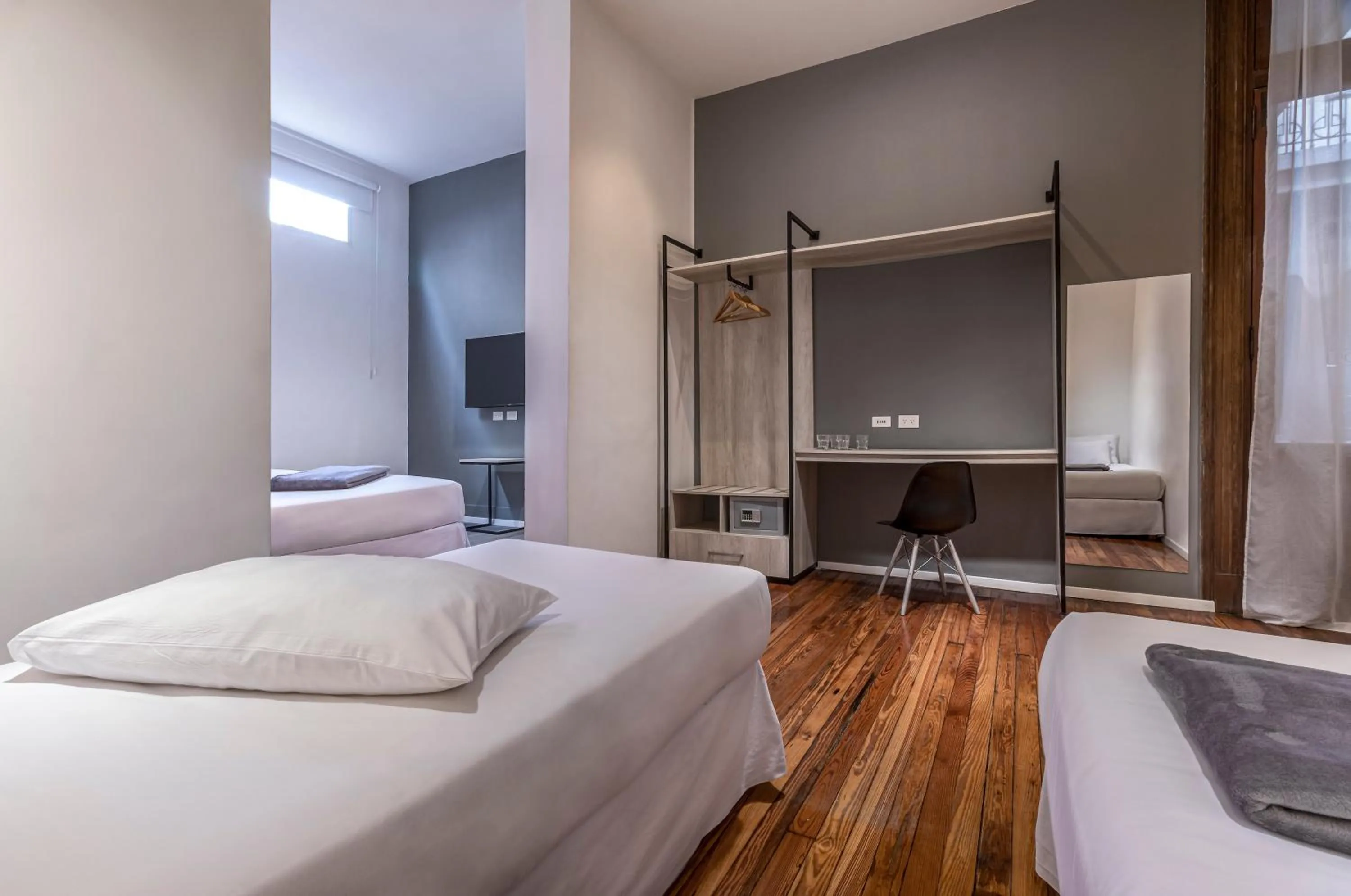 Bedroom, Bed in Up Tribeca