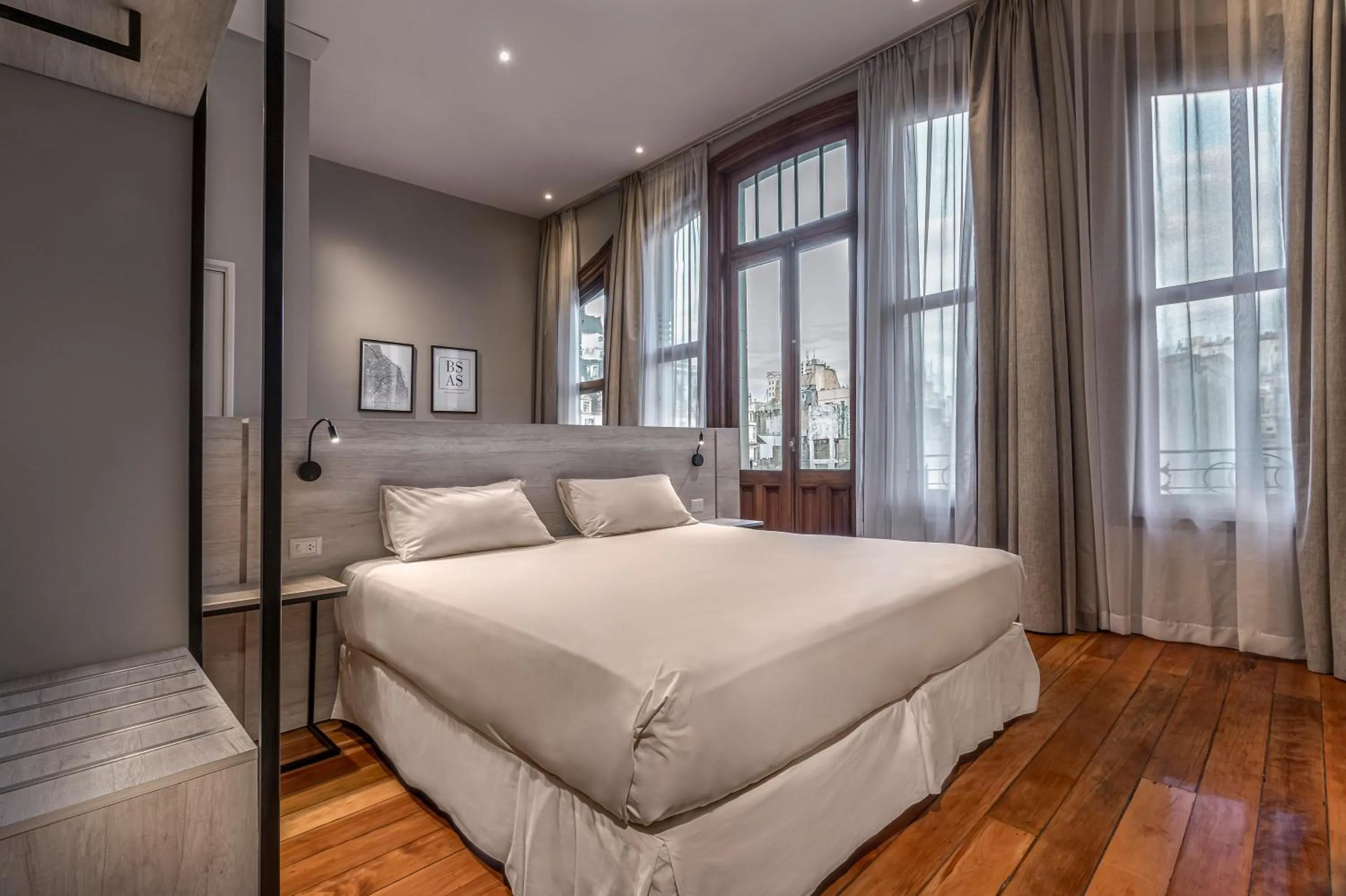 Bedroom, Bed in Up Tribeca