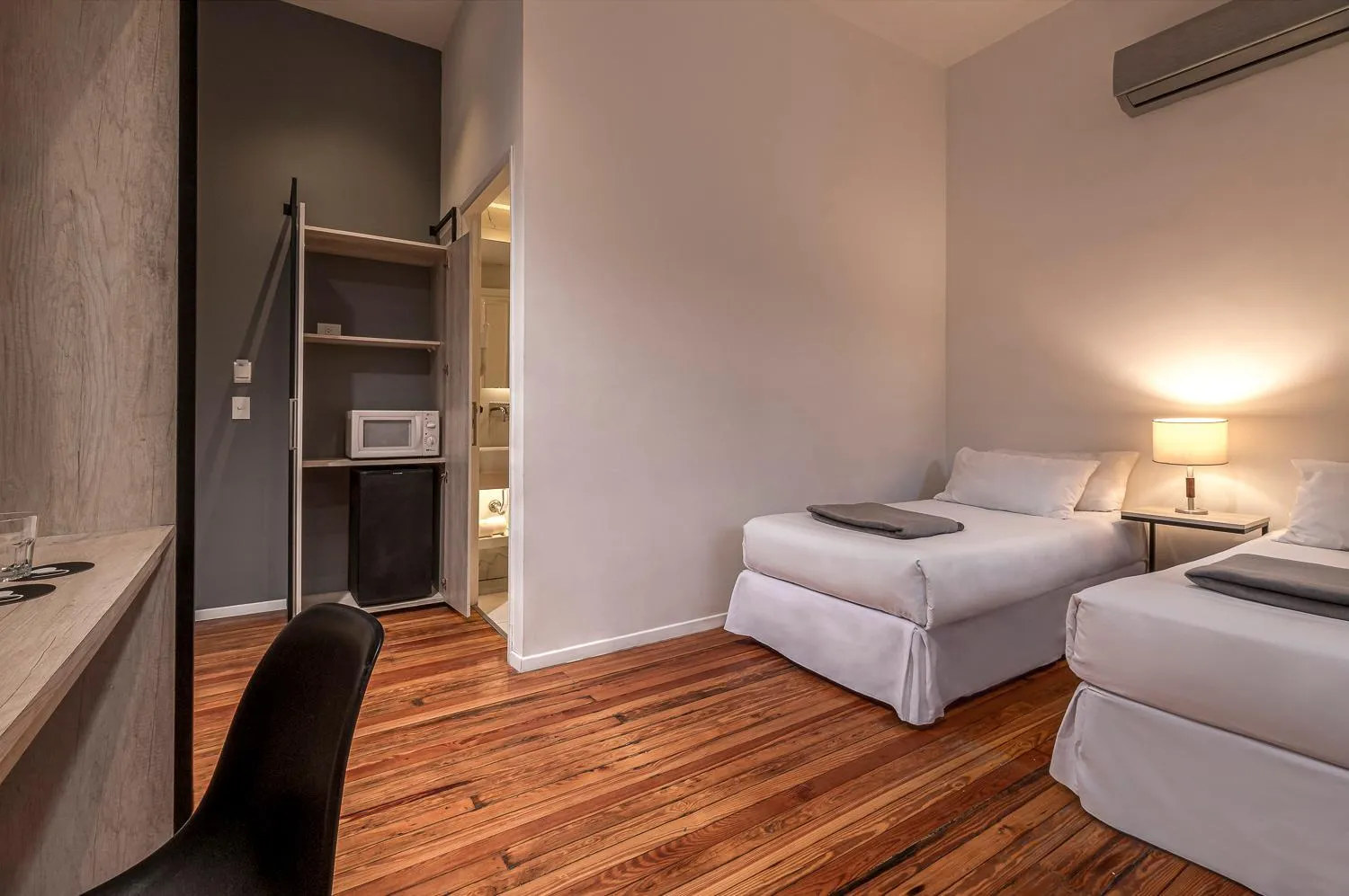 Bedroom, Bed in Up Tribeca